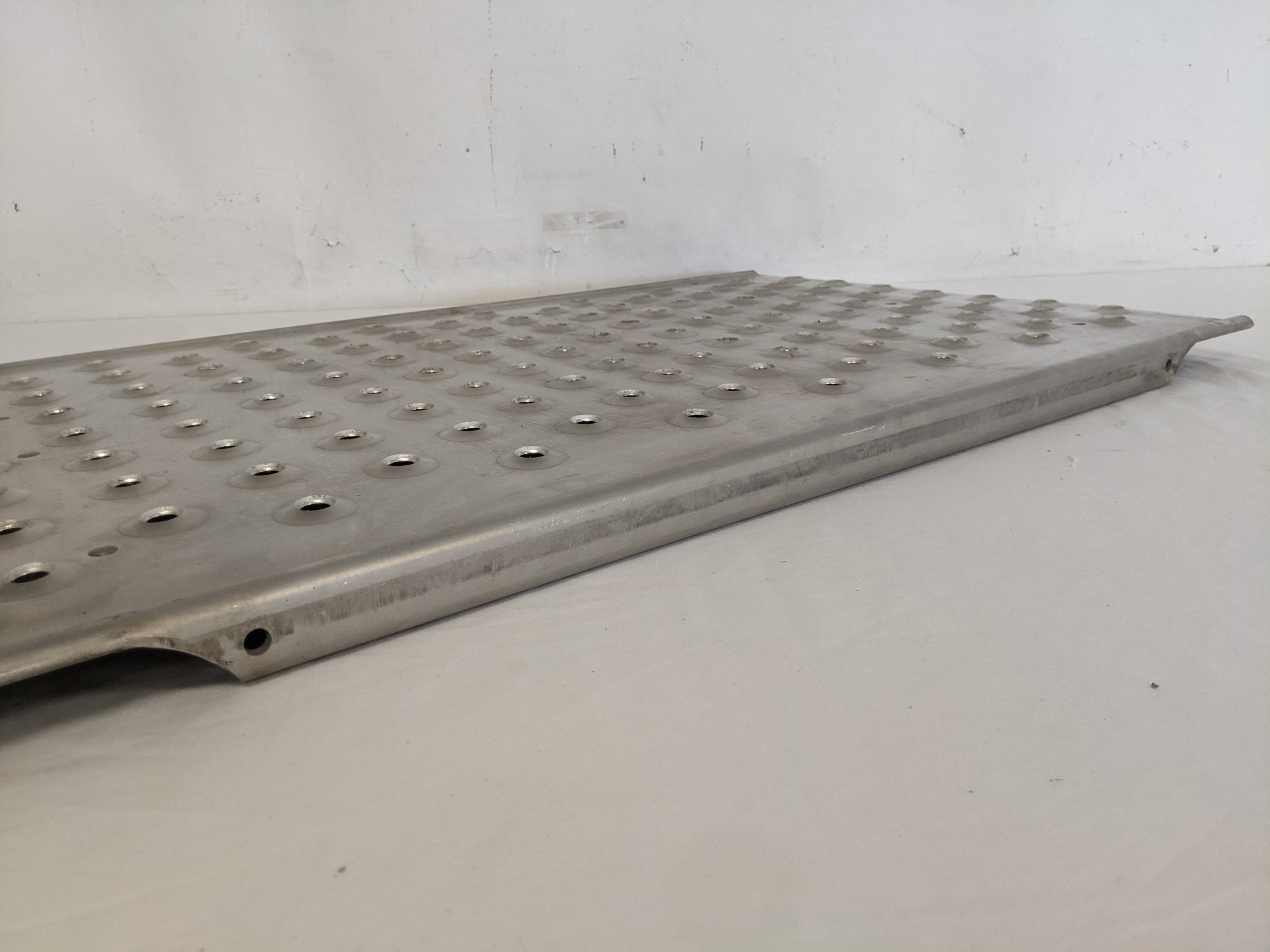 Used Freightliner 33 ½" x 20 ⅝" Fixed Tread Deck Plate - A22-69379-001 (9105552671036)