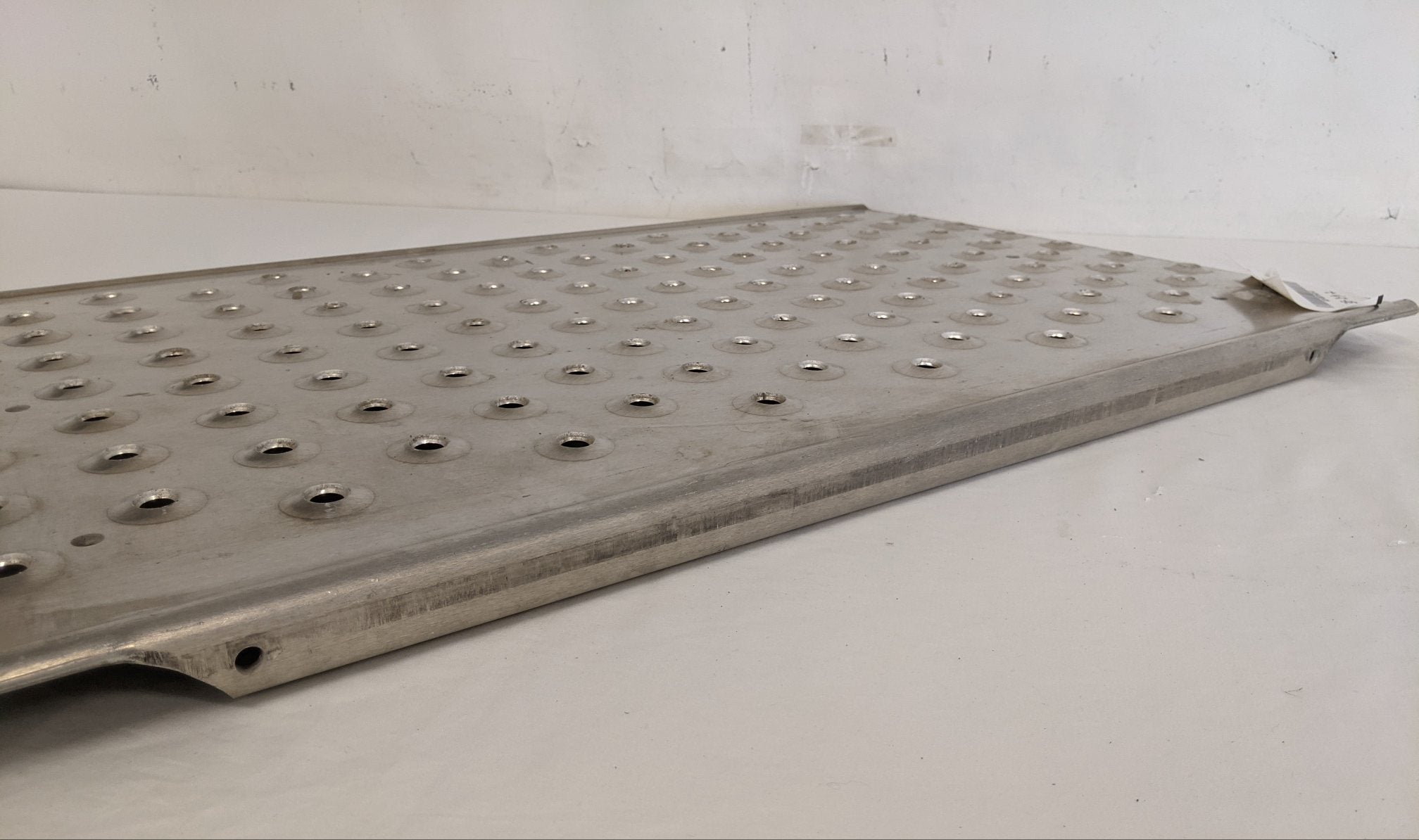 Freightliner 33 ½" x 20 ⅝" Fixed Tread Deck Plate - A22-69379-001 (9110328082748)