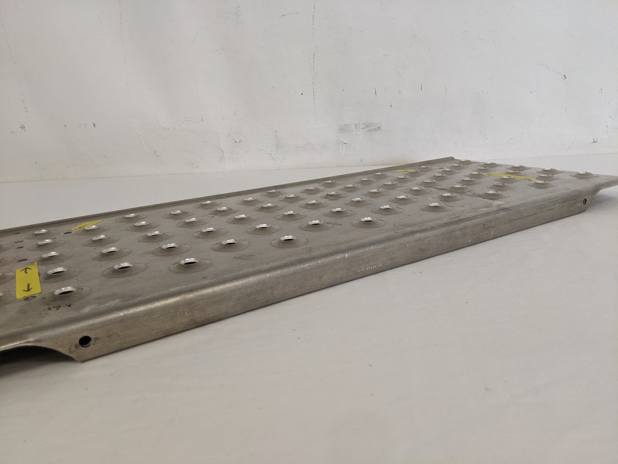 Used Freightliner 33 ½" x 13 ¾" One Piece Deck Plate - P/N  22-69103-000 (9106739659068)