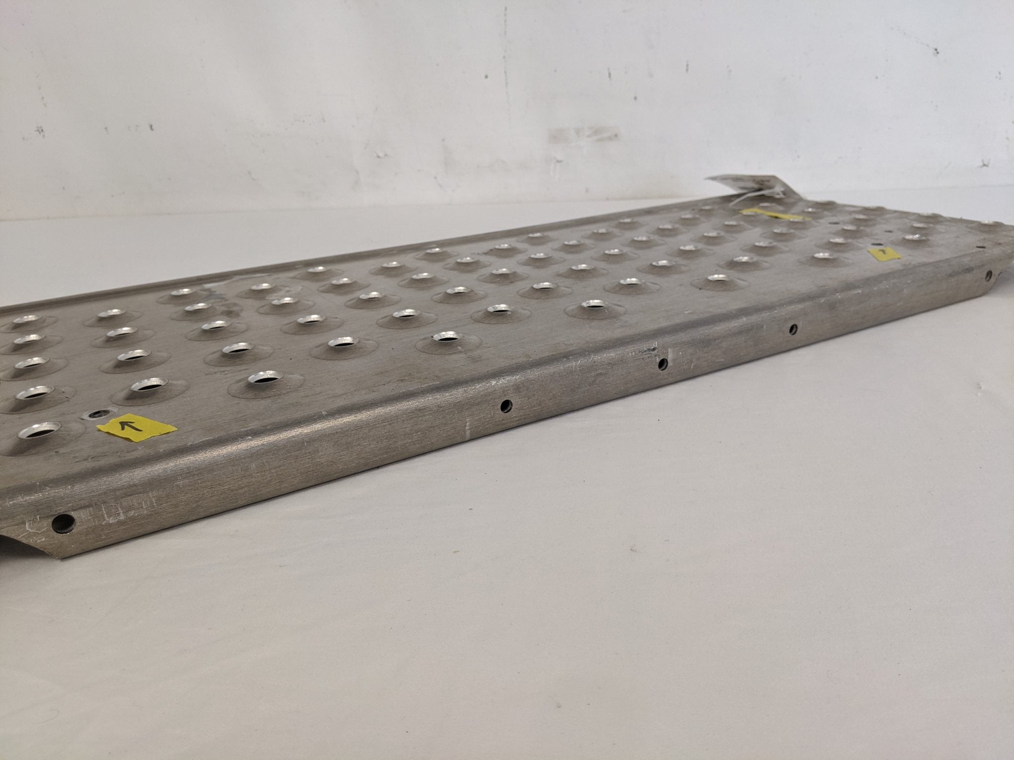 Used Freightliner 33 ½" x 13 ¾" One Piece Deck Plate - P/N  22-69103-000 (9106739659068)