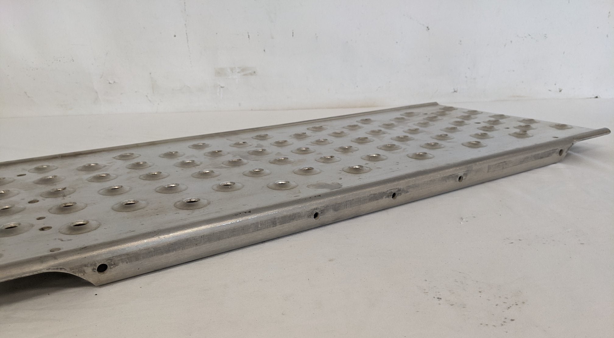 Freightliner 33 ½" x 13 ¾" Fixed Tread Polished Deck Plate - P/N A22-69379-002 (9112309825852)