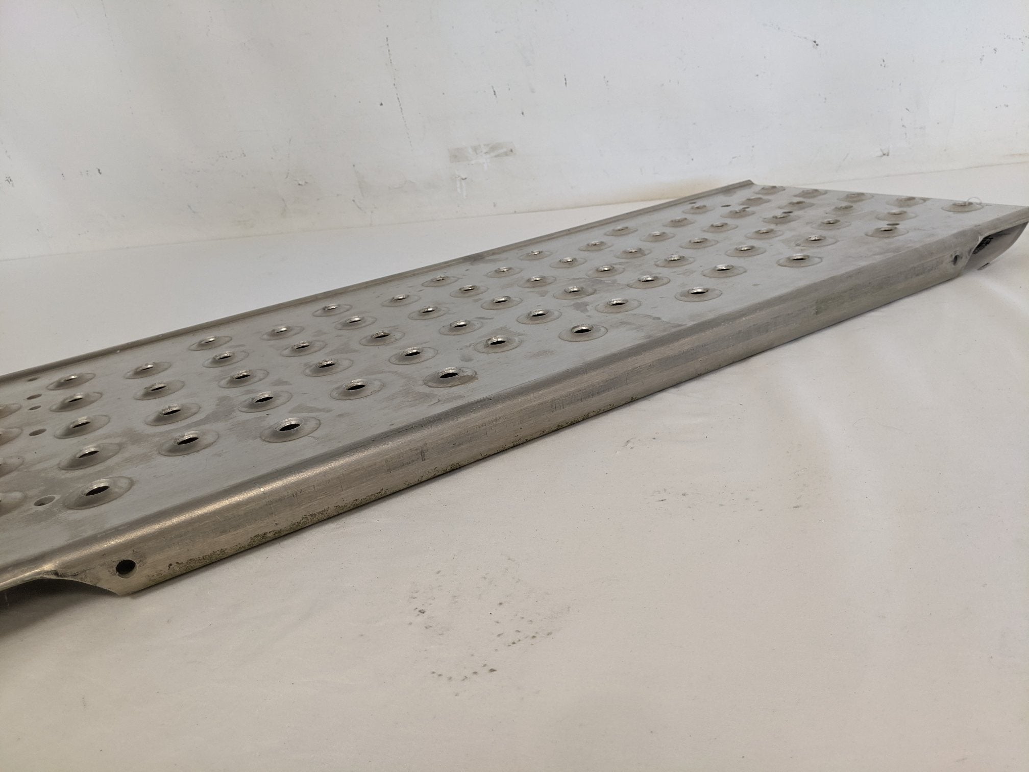 Freightliner 33 ½" x 13 ¾" Fixed Tread Polished Deck Plate - P/N A22-69379-002 (9112309825852)