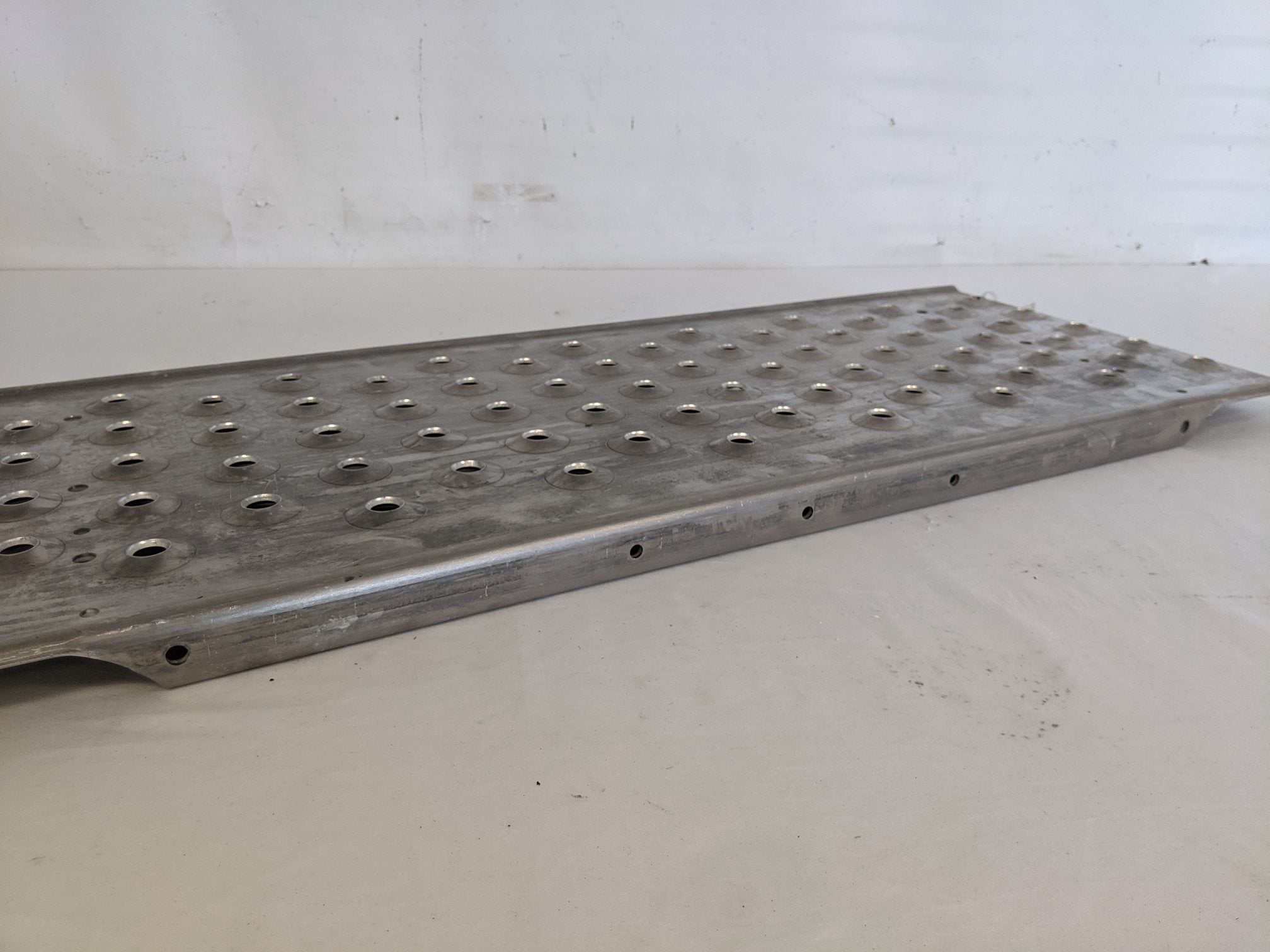 Freightliner 33 ½" x 13 ¾" Polished Tread Deck Plate - P/N 22-69103-002 (9112298094908)