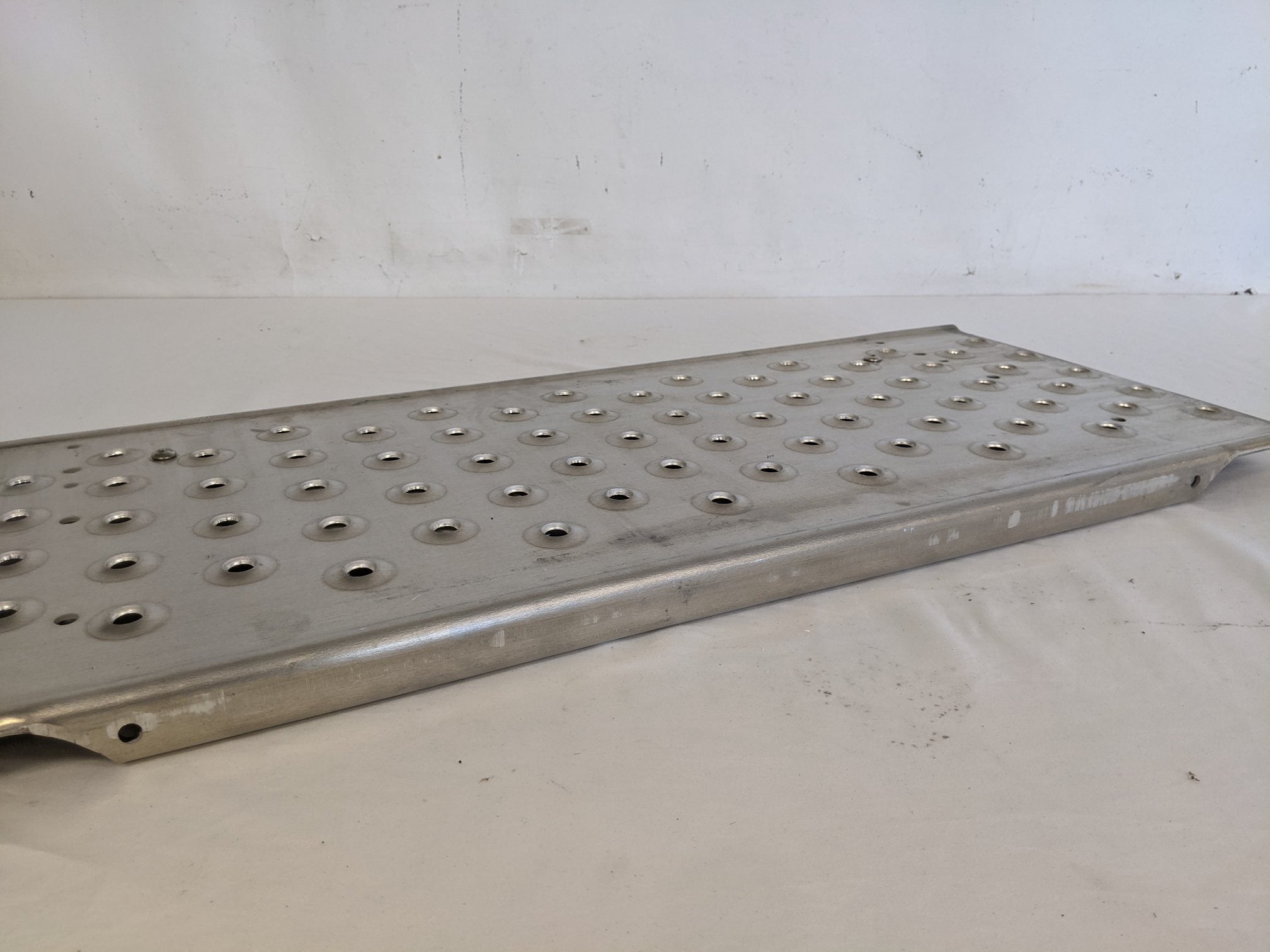 Used Freightliner 33" x 13 ¾" Recess Fixed Deck Plate - P/N  A22-72421-004 (9108212482364)