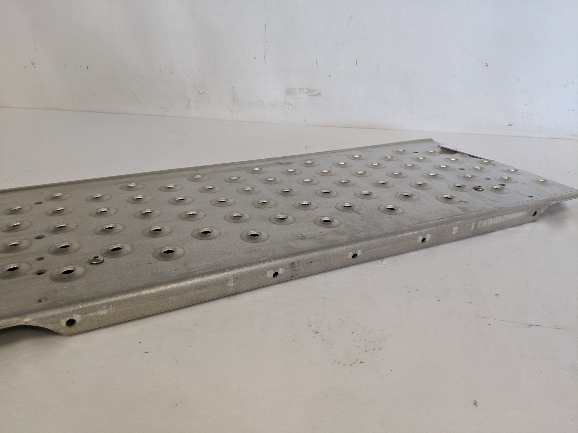 Used Freightliner 33" x 13 ¾" Recess Fixed Deck Plate - P/N  A22-72421-004 (9108212482364)