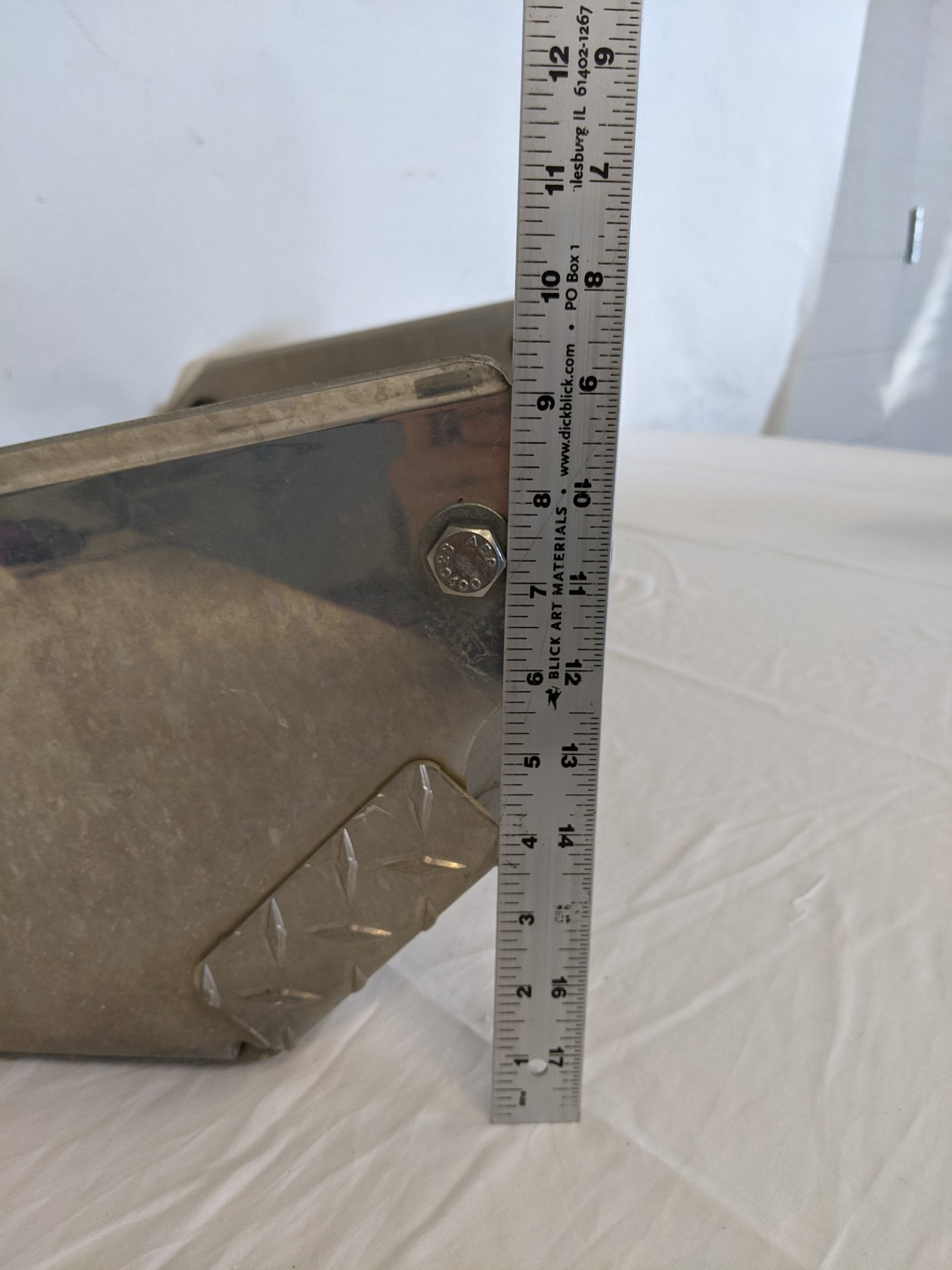 Used Western Star 39.62" Polished Aluminum Battery Box Cover - P/N A06-78383-203 (9123740614972)