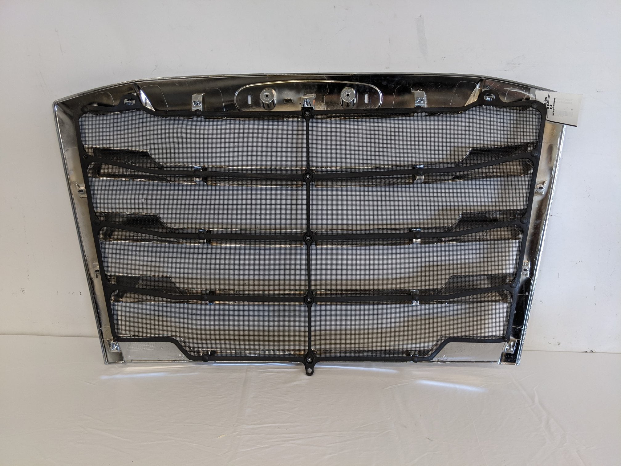 *Ripped Screen* Freightliner Cascadia P4 Chrome Grille - P/N A17-20832-016 (9208991318332)