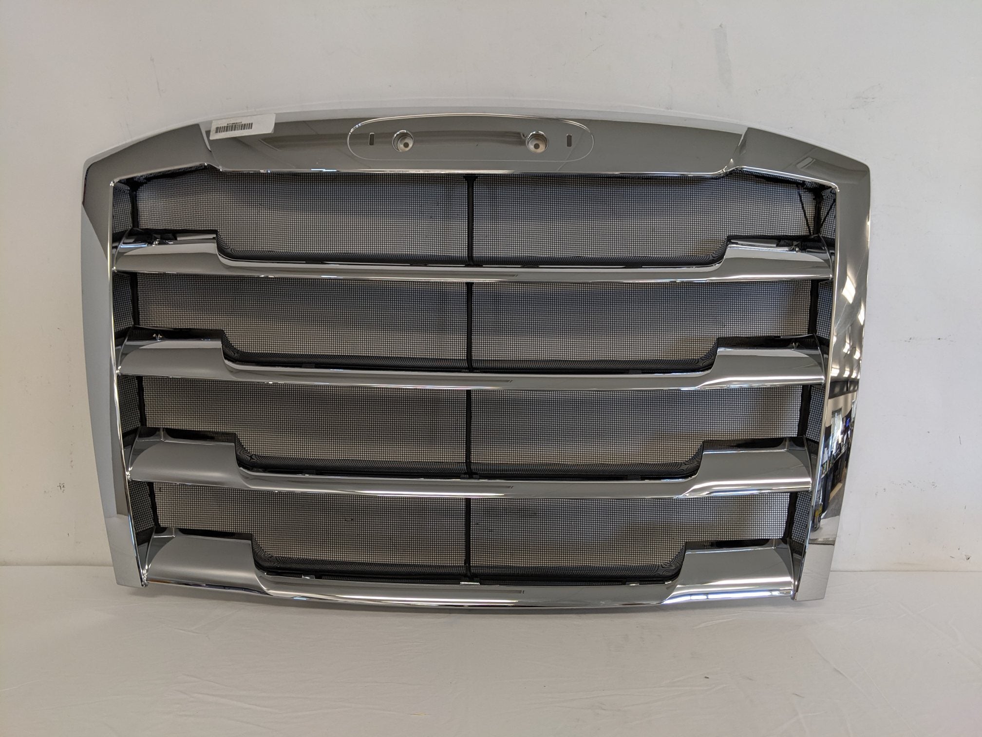 Used Freightliner Cascadia P4 Hood Mounted Chrome Grille - P/N A17-20832-016 (9208988860732)