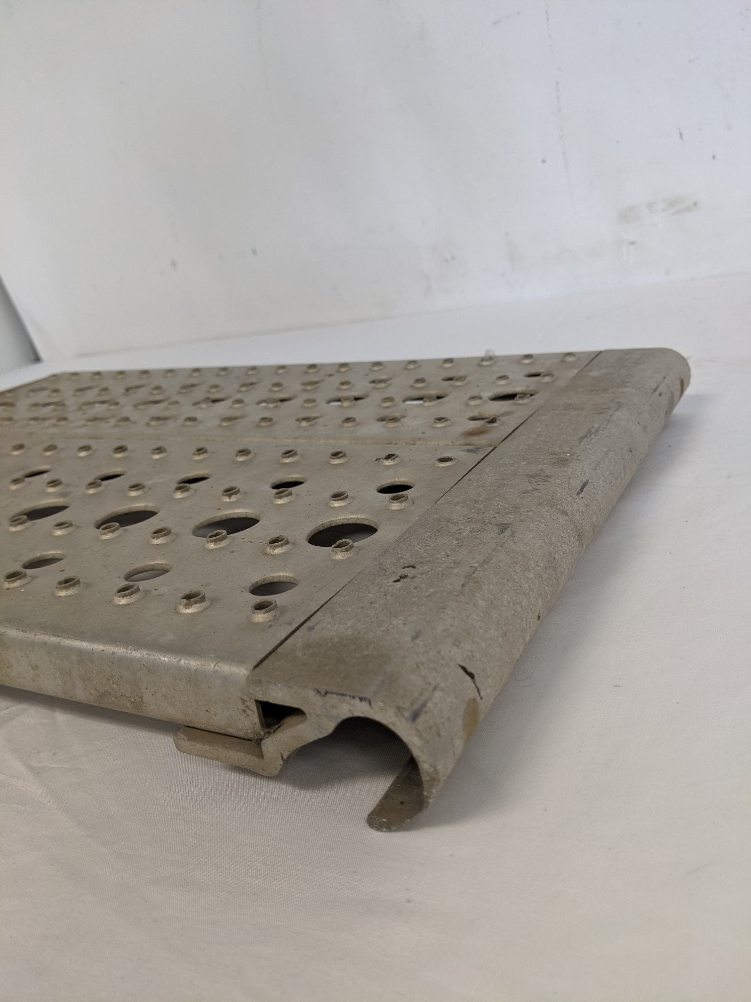 Used Freightliner Outboard Mounted 2 Tread Deck Plate - P/N A22-44695-000 (9119579472188)