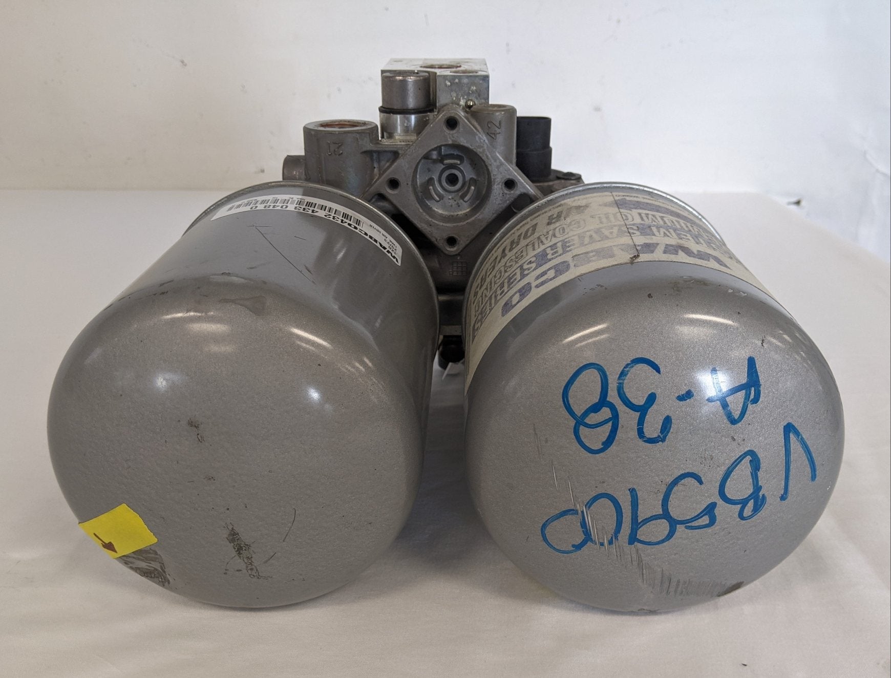 Used Western Star 57X Wabco 12V, 21CFM, TCV Twin Air Dryer - P/N  432 433 048 0 (9152891552060)