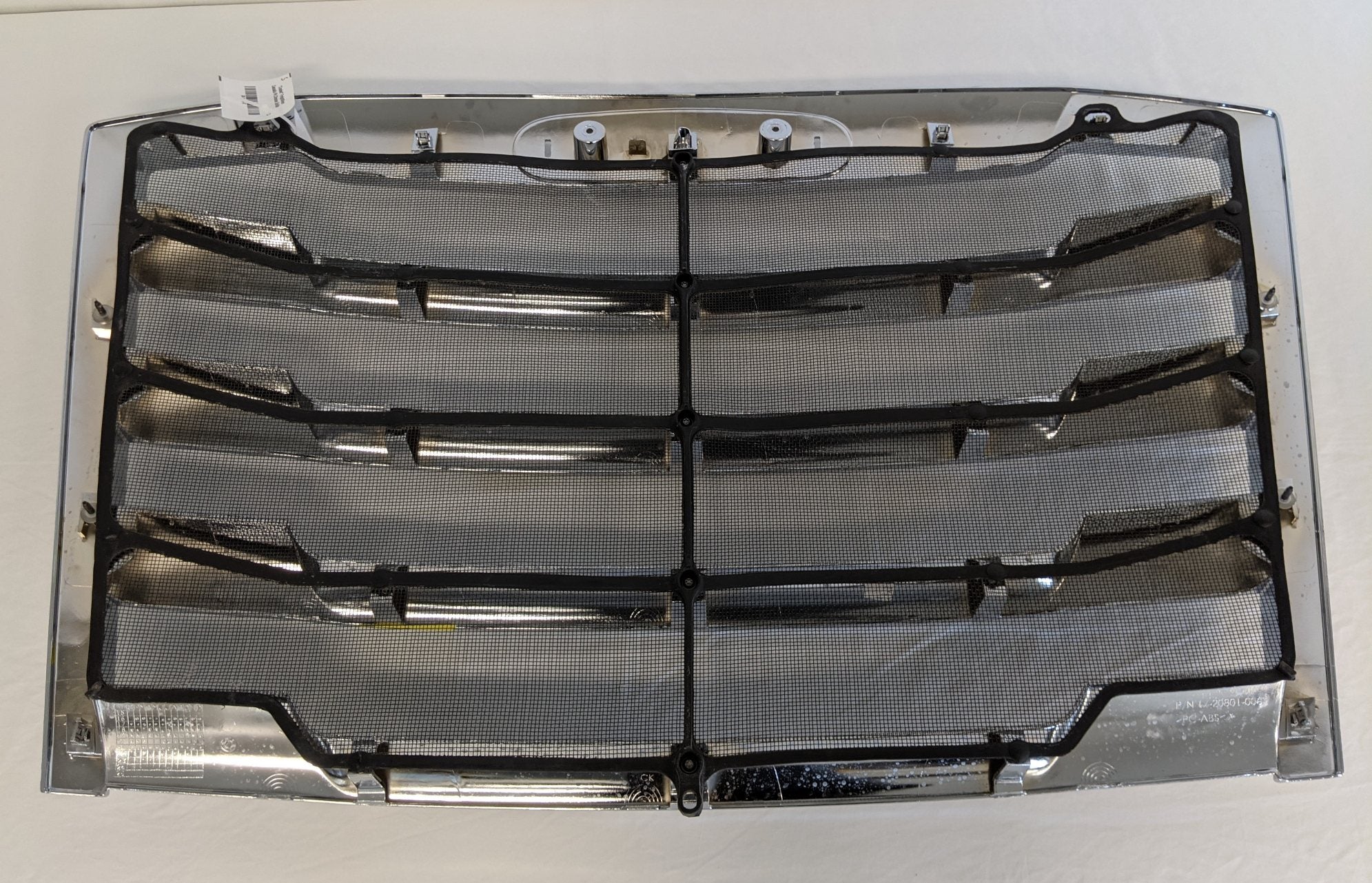 *Cracked* Freightliner Cascadia P4 Chrome Grille - P/N A17-20832-016 (9168218816828)