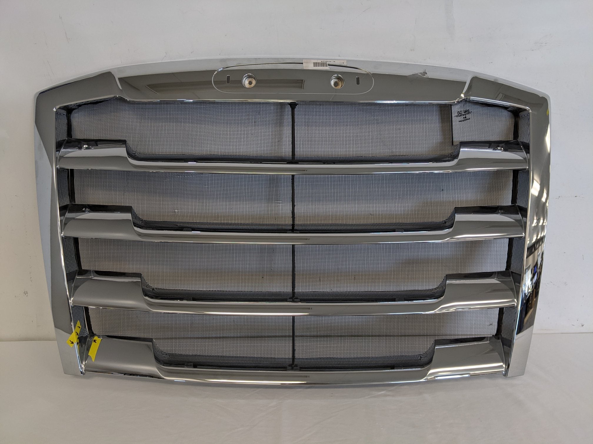 *Broken/Cracked* Freightliner Cascadia P4 Chrome Grille - P/N A17-20832-016 (9168258761020)