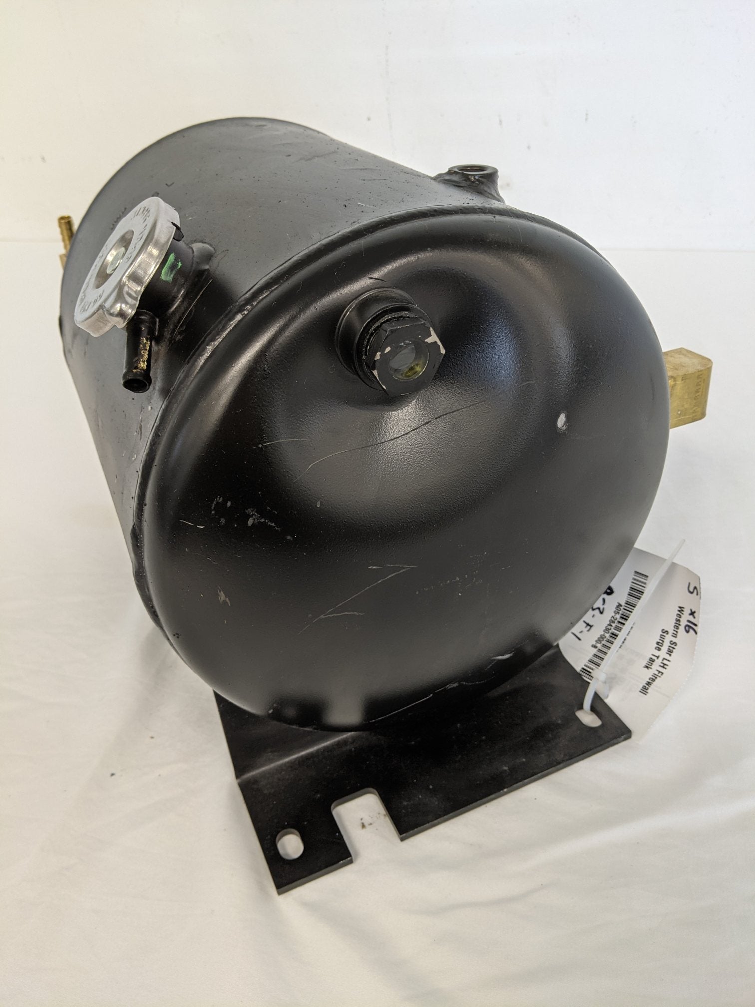 Western Star LH 3.57 Gallon Firewall Surge Tank - P/N A05-28430-006 / 000 (4990194090070)