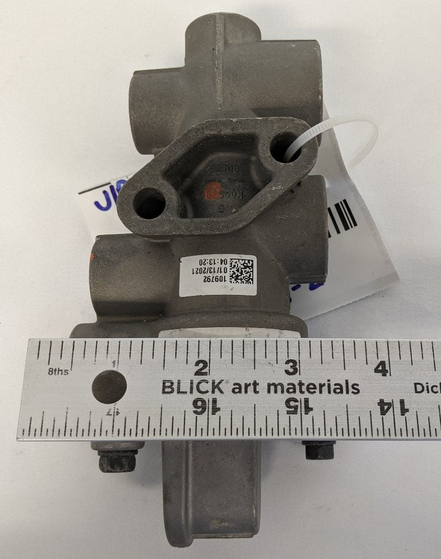 Used Bendix TP-3DC Tractor Protection Control Valve - P/N 109792