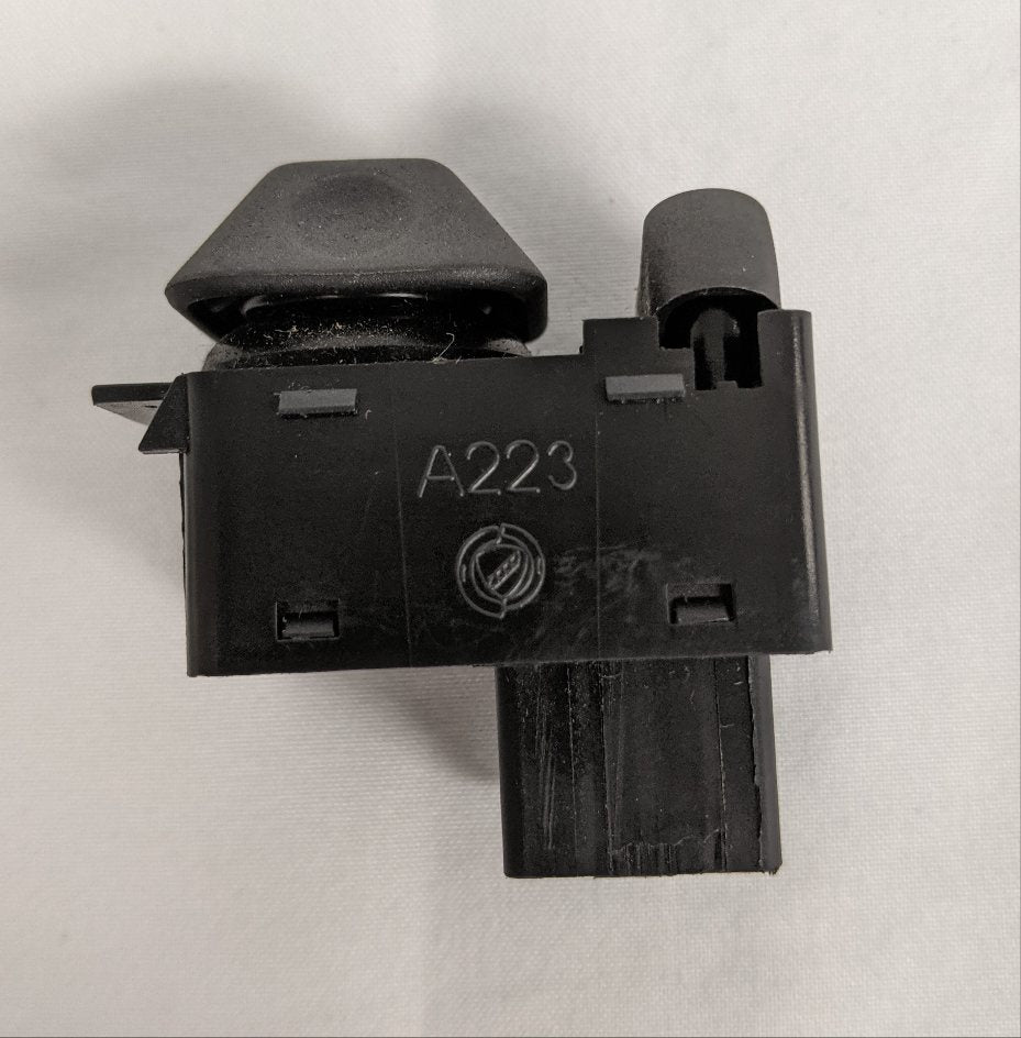 Pollak Power Mirror Switch & Bezel - P/N  POL 34 103PF & 18-32263-000 (9191216644412)