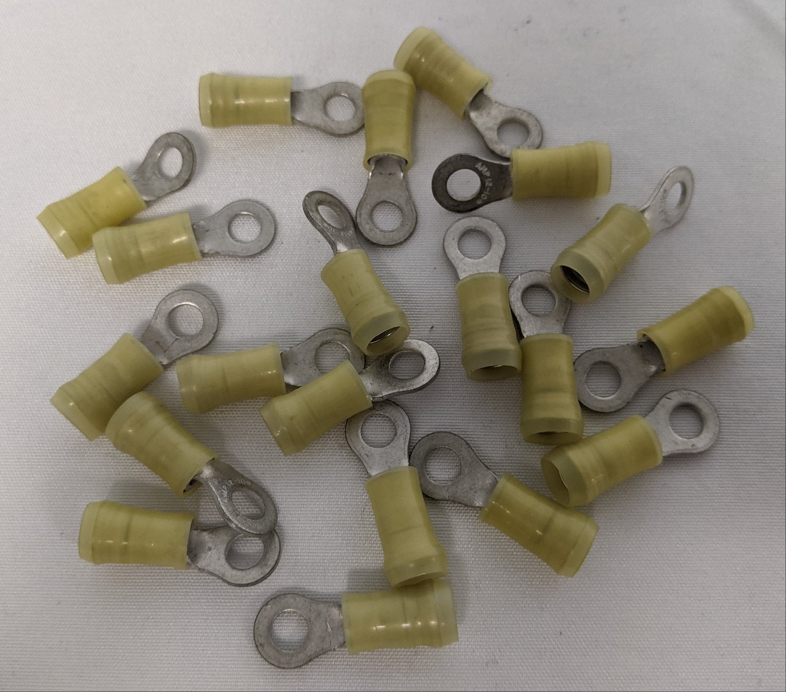 *Lot of 20* TE Connectivity Yellow #8 Stud Vinyl Ring Terminal - P/N AMP 12-10 (9198274281788)