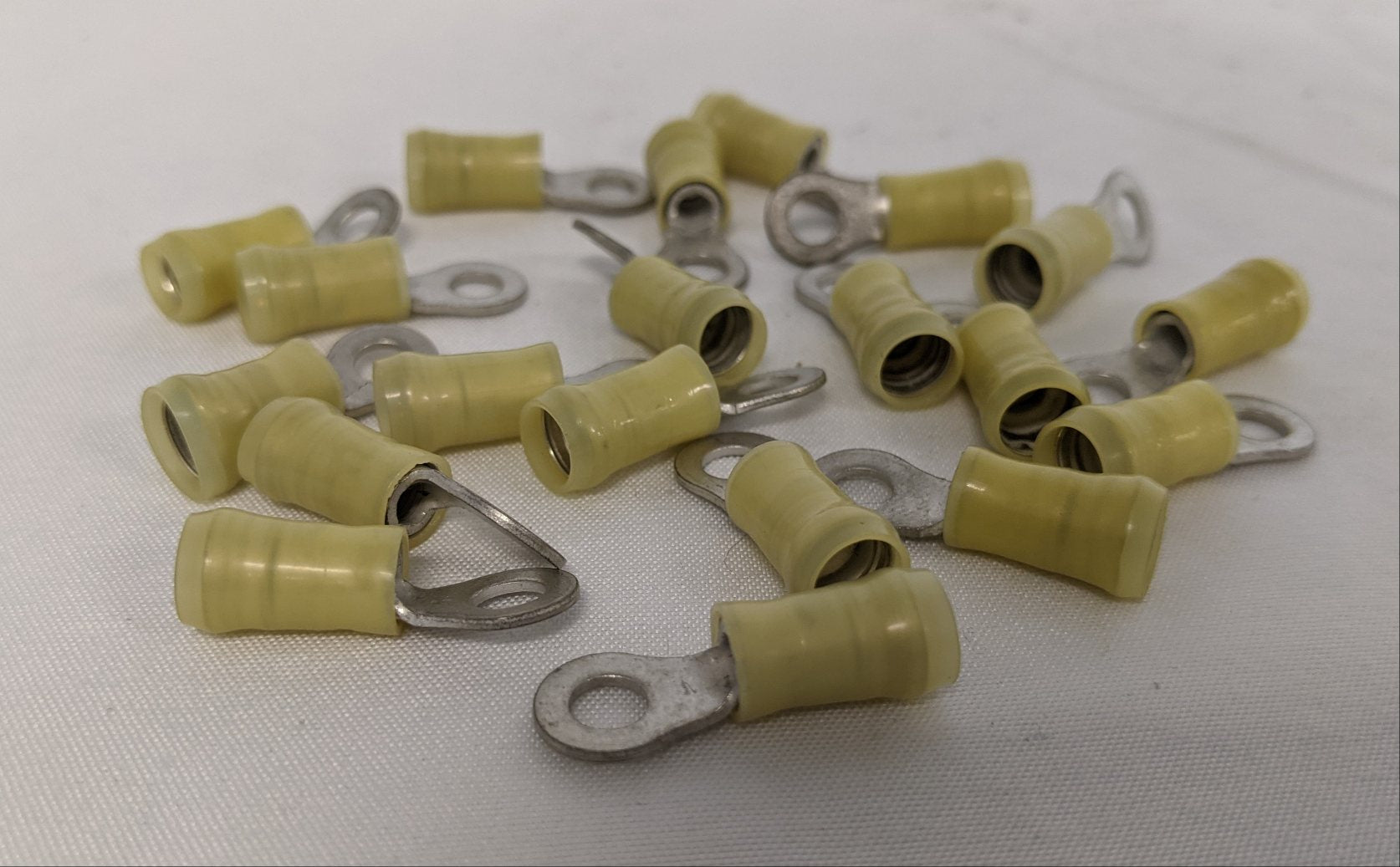 *Lot of 20* TE Connectivity Yellow #8 Stud Vinyl Ring Terminal - P/N AMP 12-10 (9198274281788)