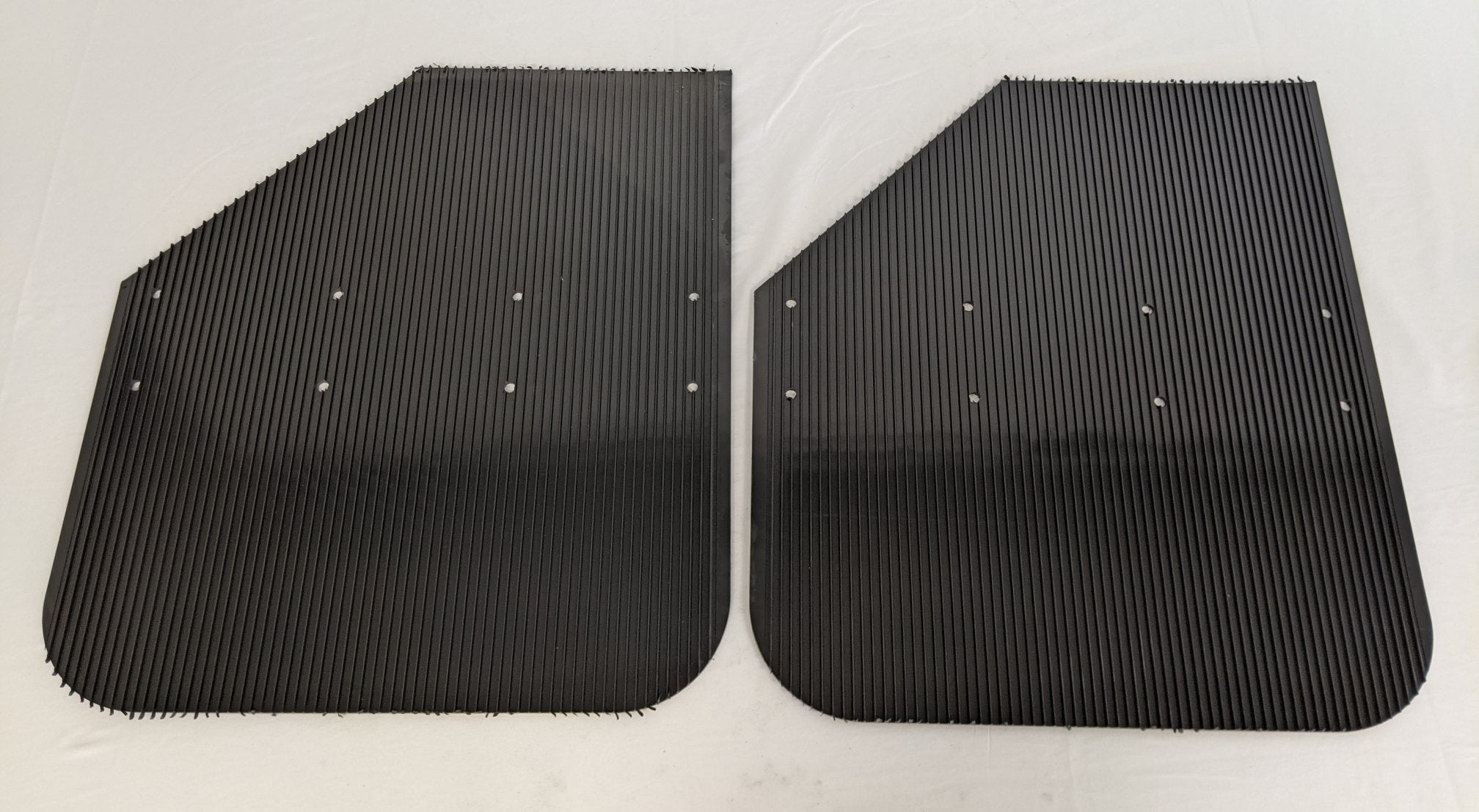 *Lot of 2* Freightliner RH Only Rear Black Mud Flap w/o Logo - P/N  SYM 106796 (8758514909500)