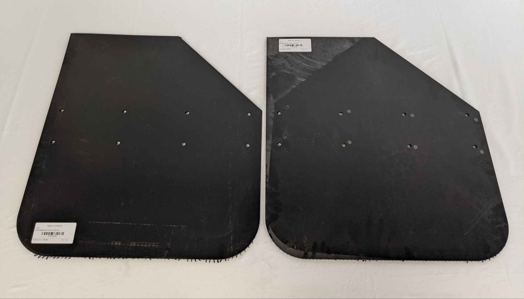 *Lot of 2* Freightliner RH Only Rear Black Mud Flap w/o Logo - P/N  SYM 106796 (8758514909500)