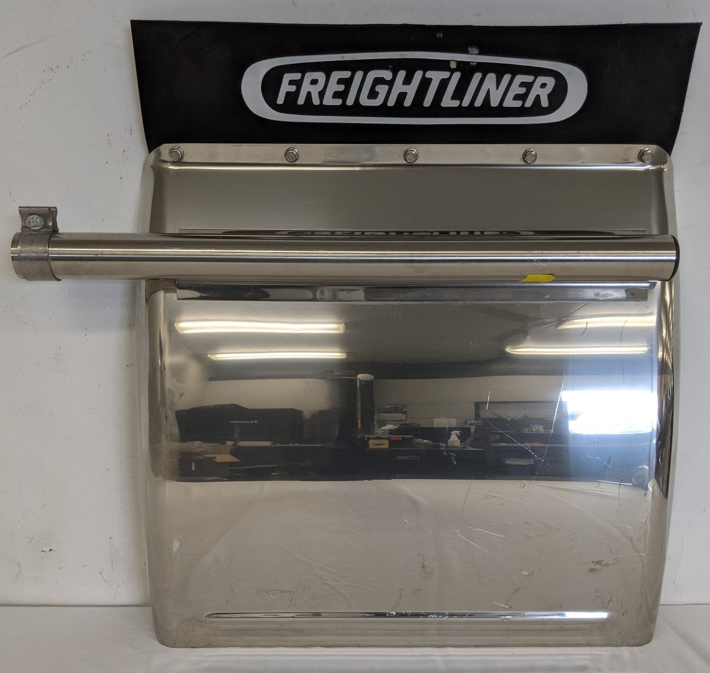 Damaged Freightliner LH SS Standard Mount ¼ Fender w/ Logo -P/N 22-73944-018 (9202291638588)