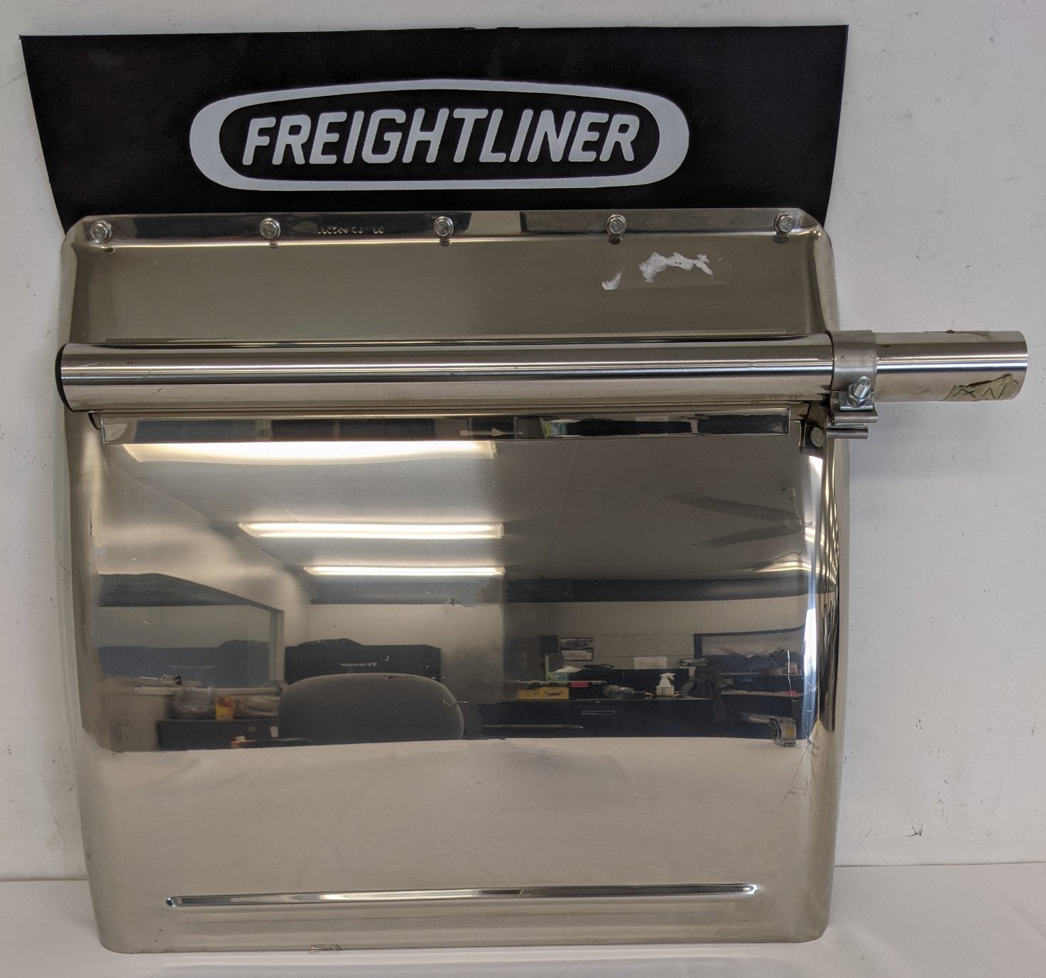 *Scratched* Freightliner RH SS Standard Mount ¼ Fender w/ Logo - P/N 22-73944-019 (9202290327868)