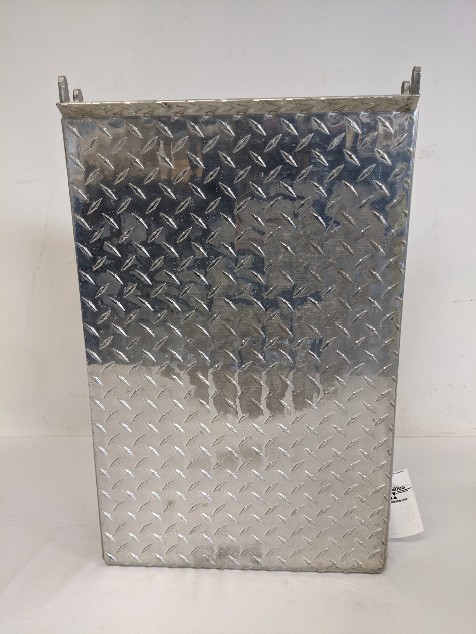 Used Polished Diamond Plate No Step 3 Battery Box Cover - P/N A06-61816-007 (9261857407292)