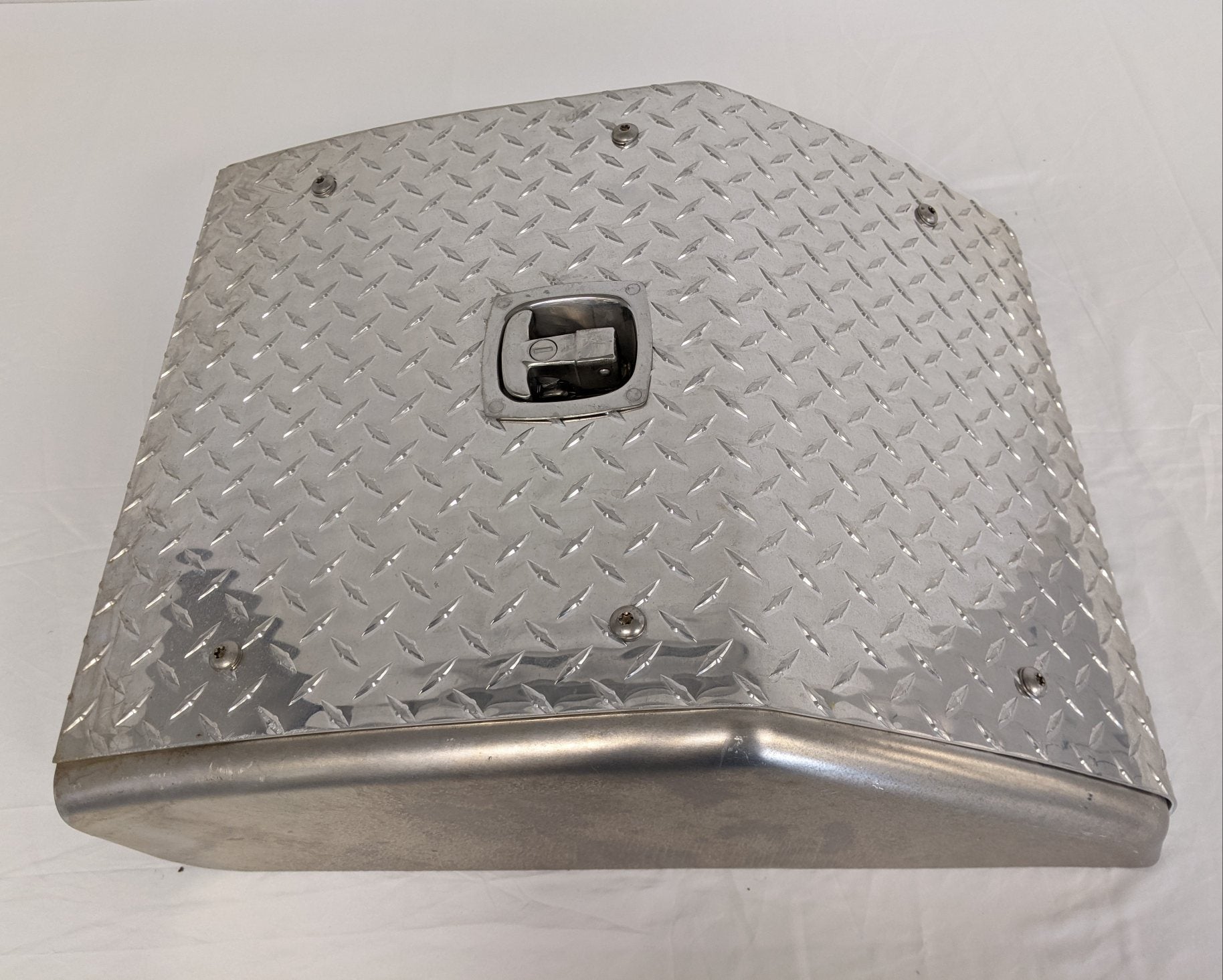 Freightliner 18" Dia. Plate Plain No Step Toolbox Cover - P/N A06-85114-006 (9239703454012)