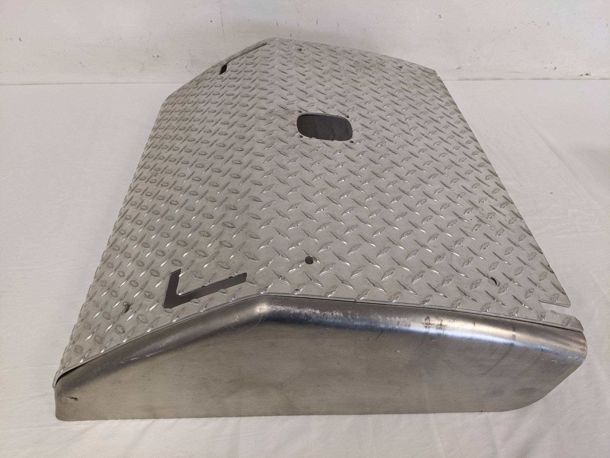 Used Freightliner 29 ¾" Plain Battery Box Weldment Cover - P/N A06-75749-000 (9239719772476)