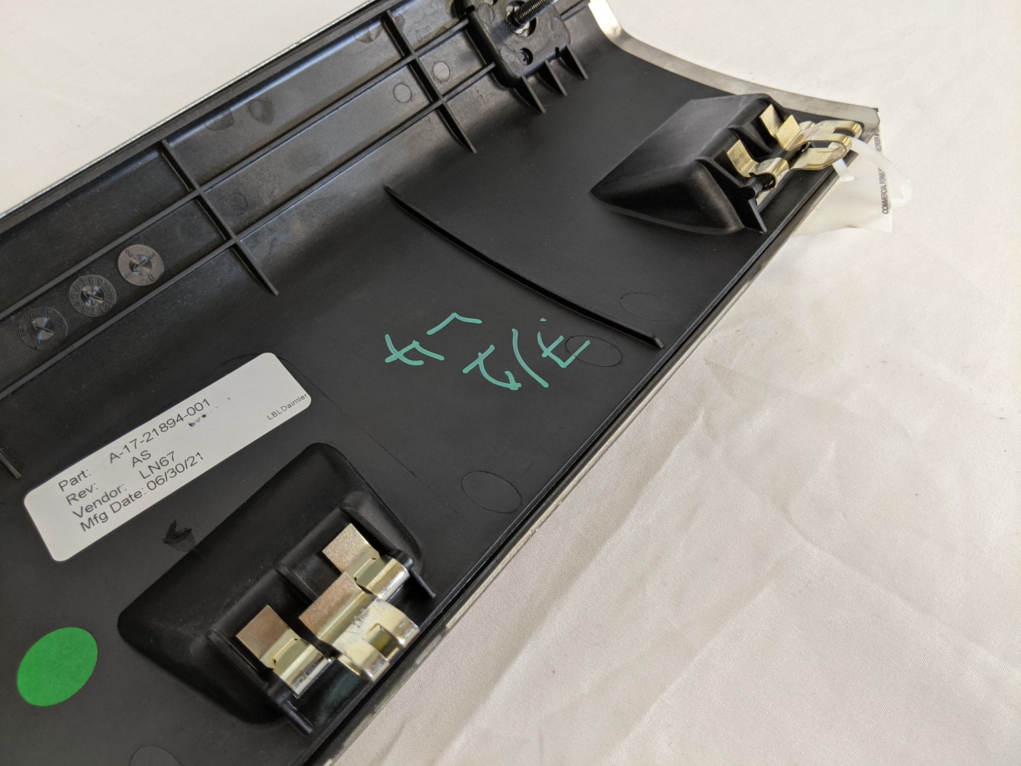 Western Star 47X / 49X RH Side Hood Bezel - P/N A17-21894-001