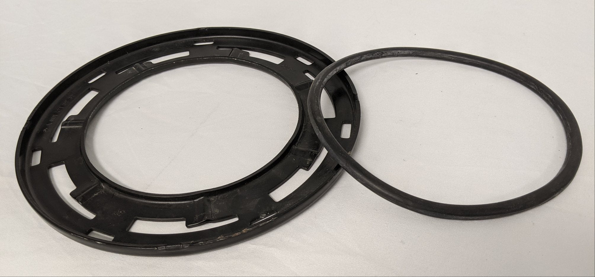 UNIT/04×CAMP GEEKS Round Plate 154mm Freightliner 13/23 Gal DEF Tank Header - P/N 04-30798-000
