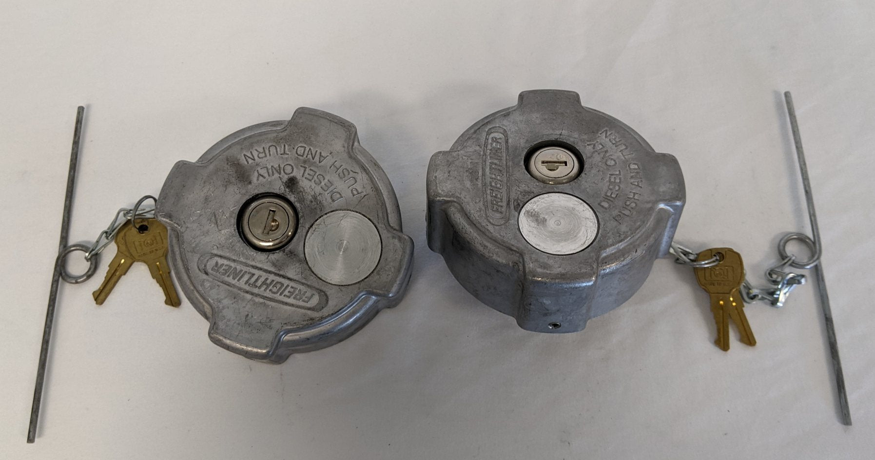 *Lot of 2* Freightliner Quarter Turn Keyed Alike Plain Fuel Cap P/N 03-37017-006 (9358335672636)