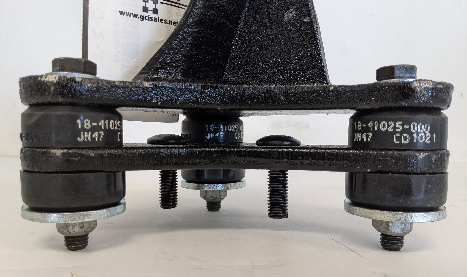 Freightliner RH Heavy Duty Hood Rest Mounting Bracket - A17-18932-003
