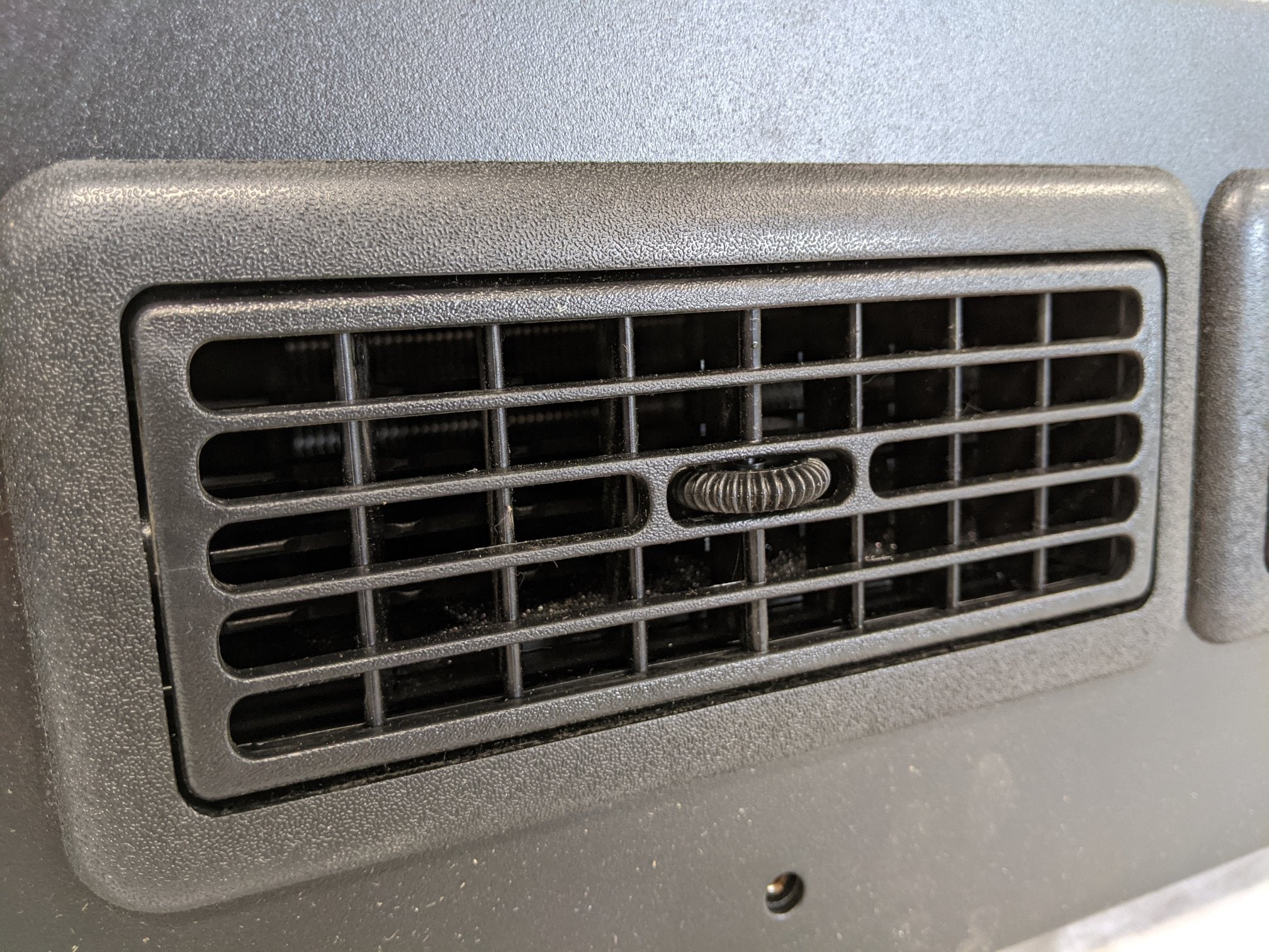 Damaged RedDOT Freightliner M2 Floor Mounted HVAC Auxiliary - P/N A22-59312-000 (9401055052092)