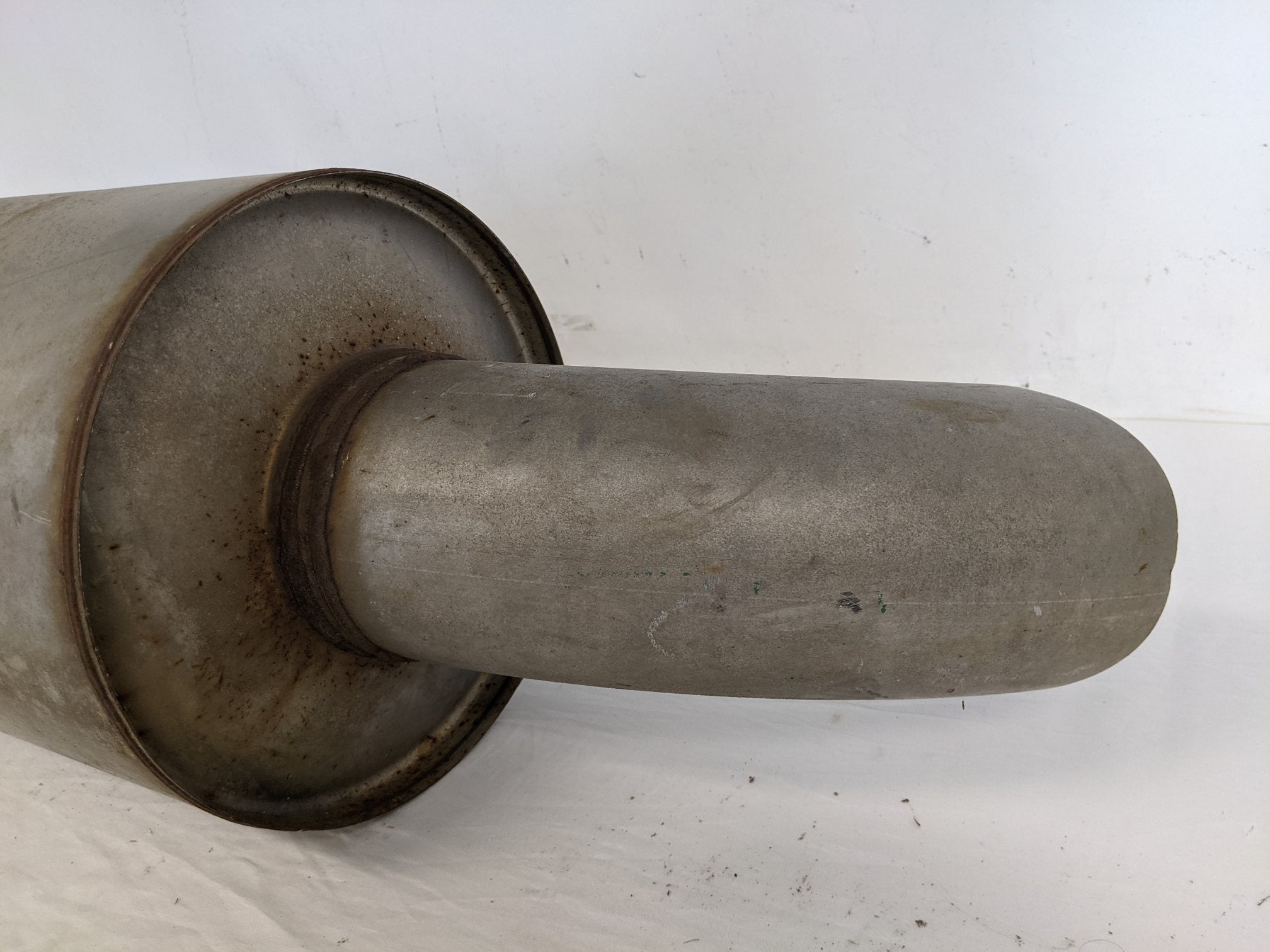 Donaldson MFM11 0867 Fixed Spout Muffler 04-19698-000 Dented