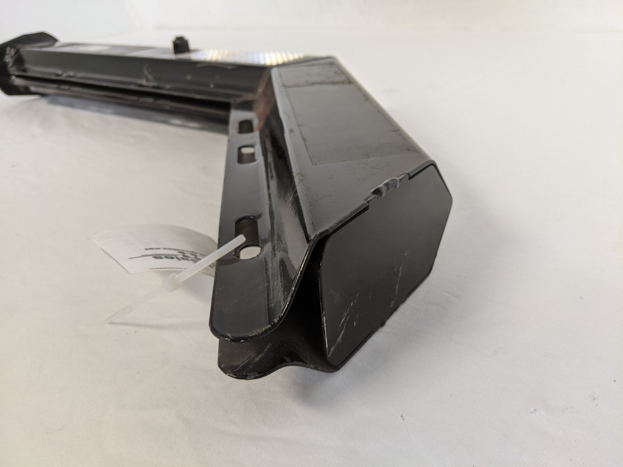 Used Betts 30 ¼" Spring Loaded RH Angled Mud Flap Bracket - P/N BTSA603025WTBR (9420029854012)