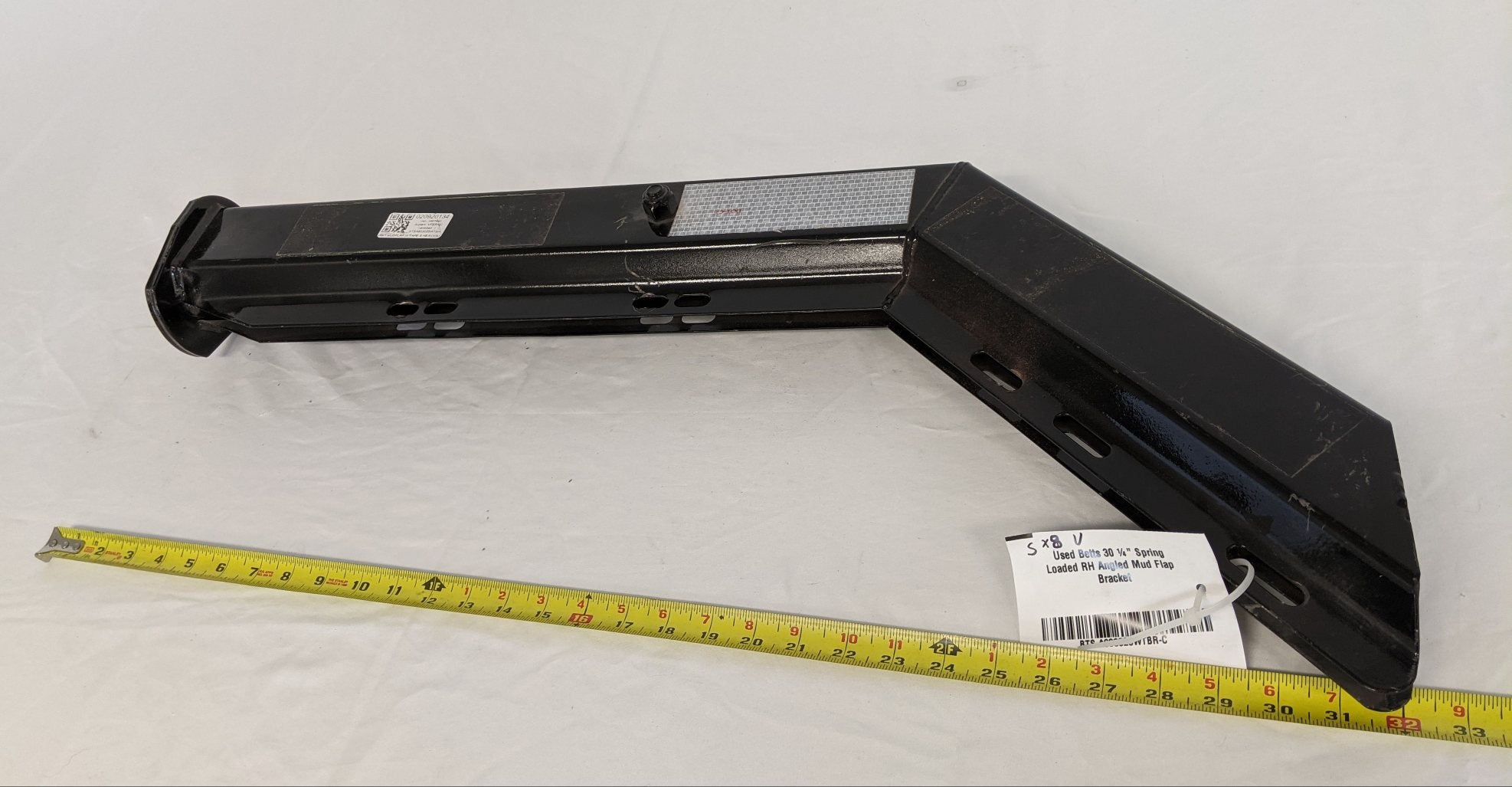 Used Betts 30 ¼" Spring Loaded RH Angled Mud Flap Bracket - P/N BTSA603025WTBR (9420029854012)