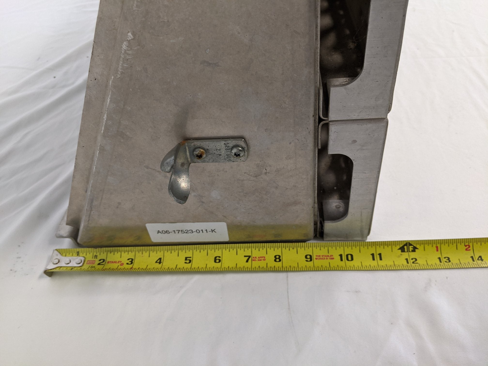 Used Freightliner 24" Side Latch 4 Battery Box Cover w/ Steps- P/N A06-17523-011 (9421935608124)