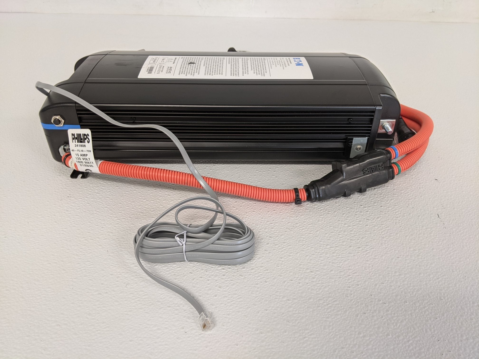 Damaged Eaton 11.8 V 1800W Charge Inverter - P/N A66-06279-002 (9422045741372)