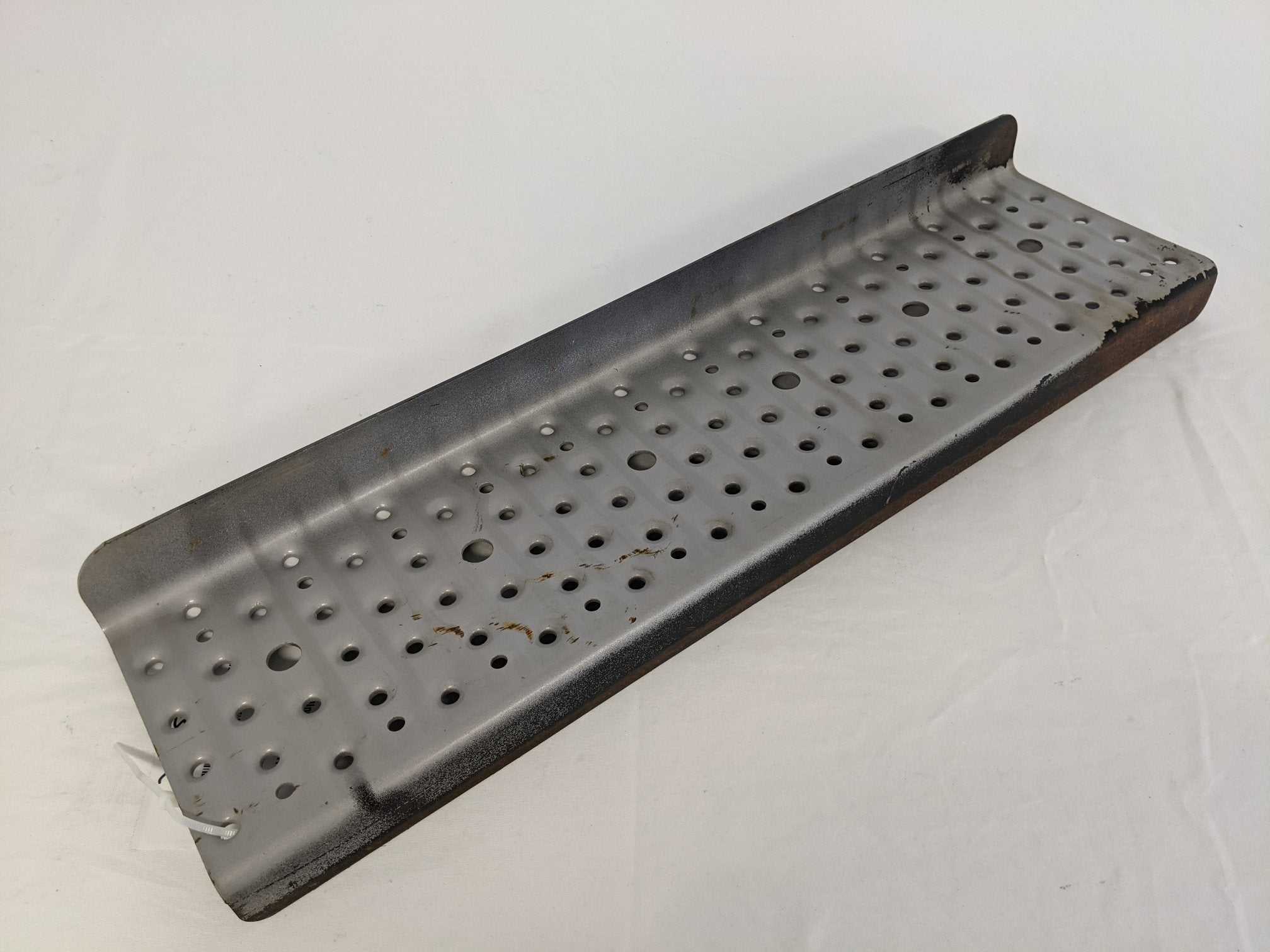 Freightliner 24 ⅝" x 6 ¼" Painted Steel Step Tread Plate - P/N 22-52438-009 (9451823890748)