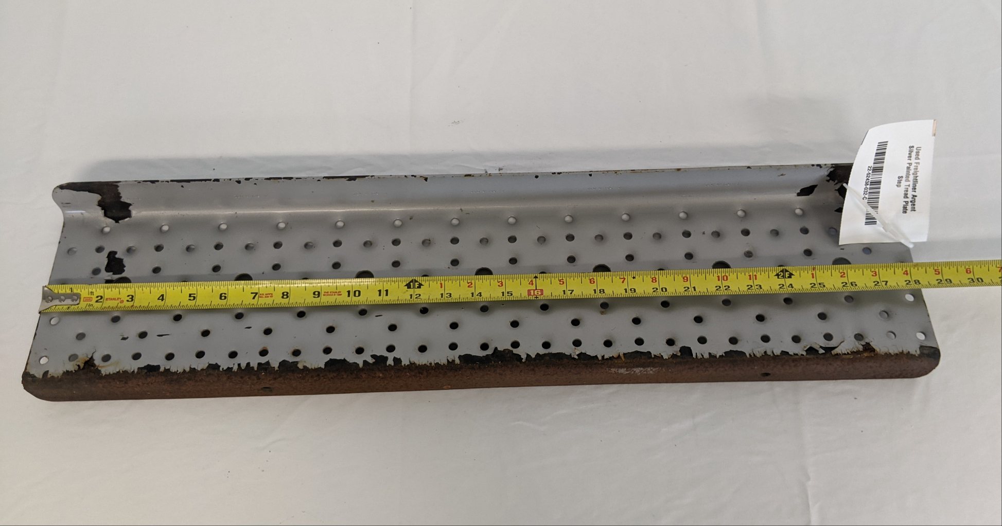 Used Freightliner 28 ½" x 6 ¼" Argent Silver Tread Plate Step - P/N 22-52438-032 (9483360731452)