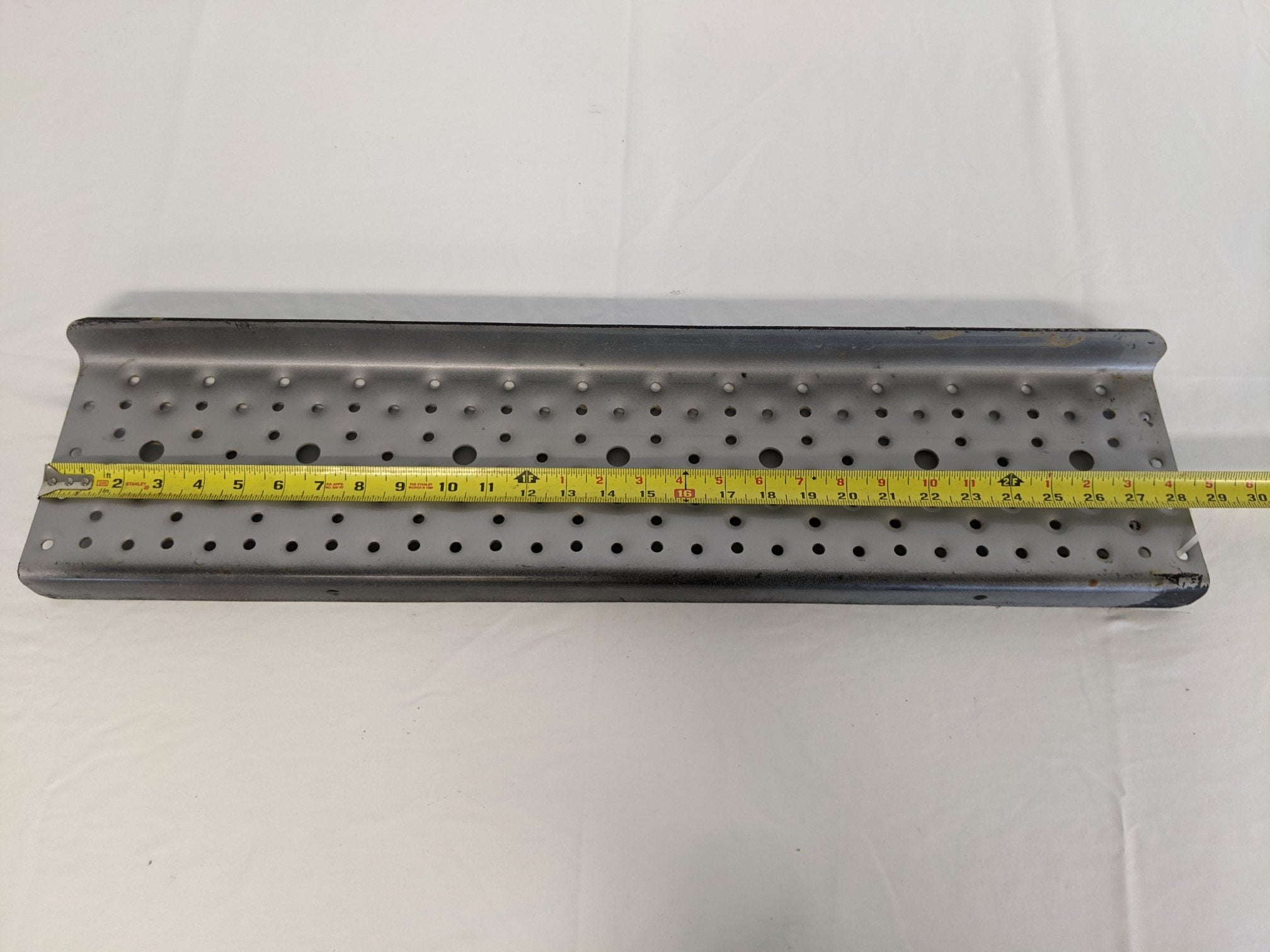 Freightliner 28 ½" x 6 ¼" Argent Silver Painted Tread Plate Step - P/N 22-52438-032 (9483324719420)