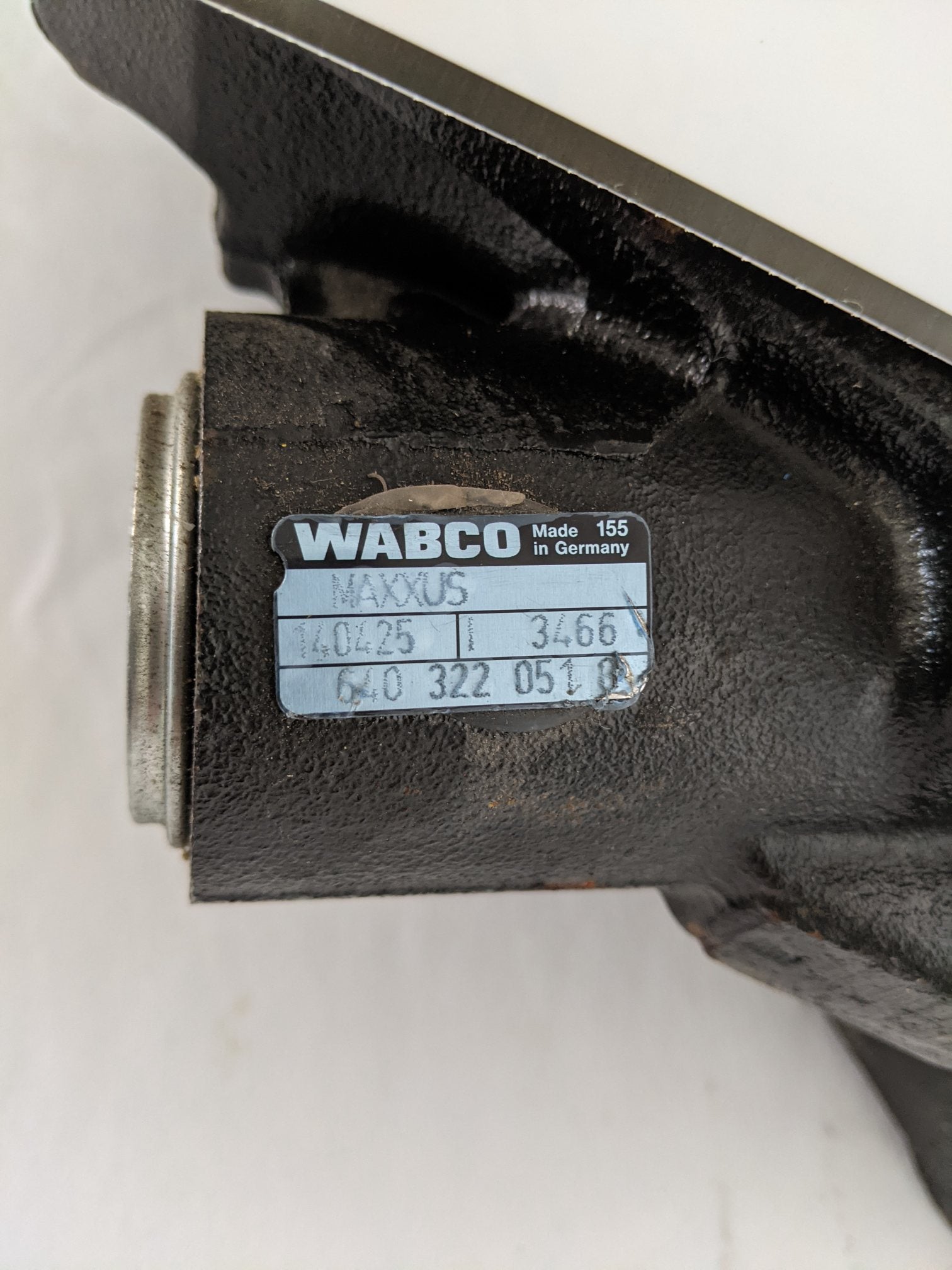 Used Wabco WST 088 RH 539 MAXXUS Brake Caliper - P/N  6403220510 (9487885041980)