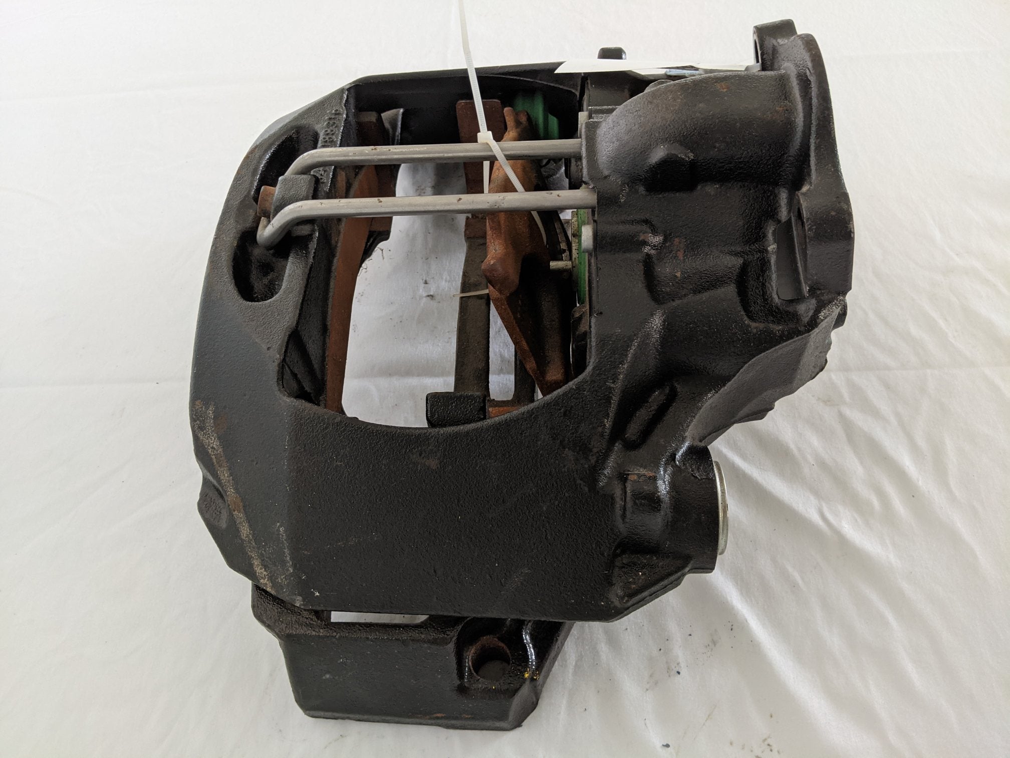 Used Wabco WST 088 RH 539 MAXXUS Brake Caliper - P/N  6403220510 (9487885041980)