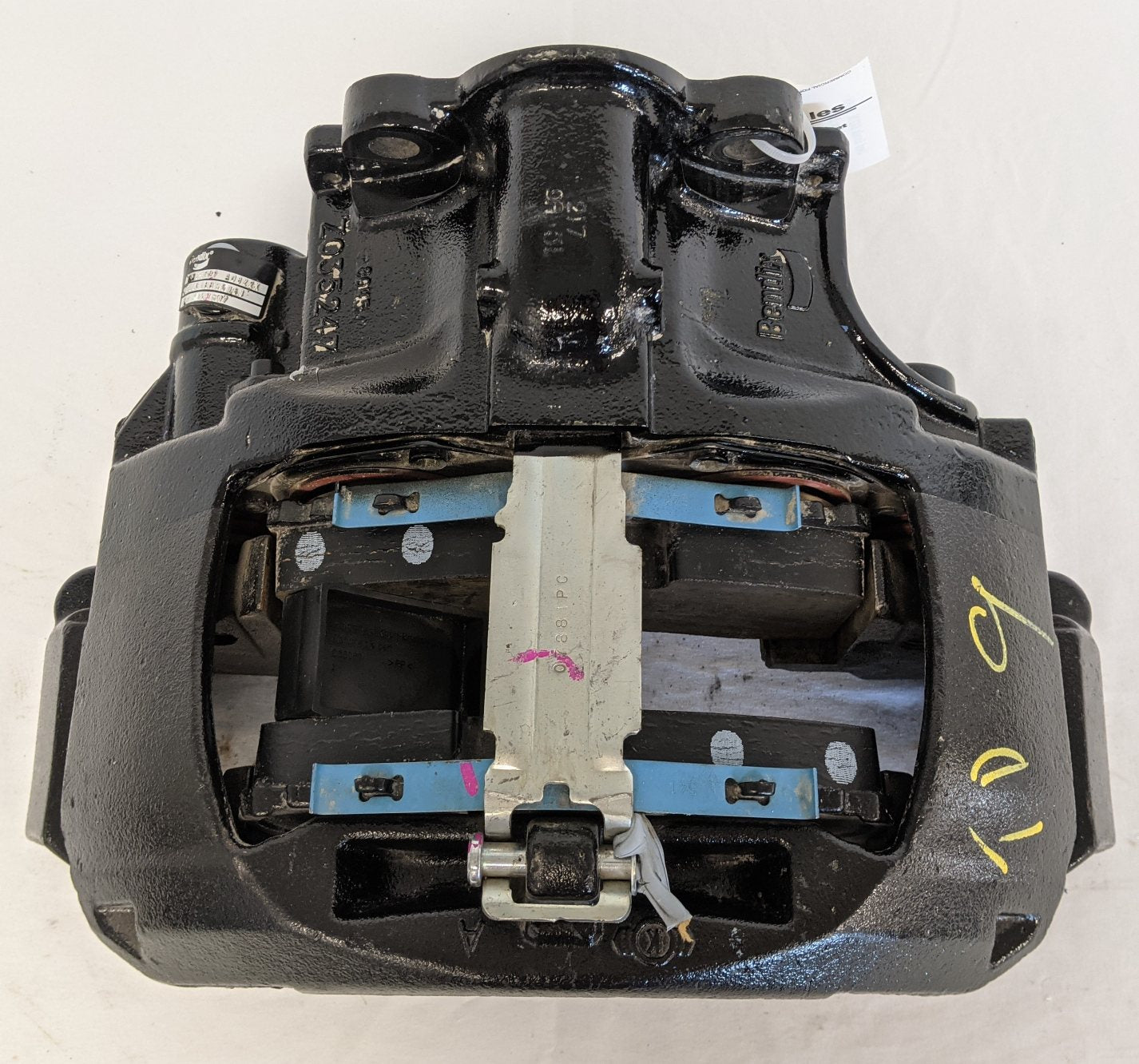 Bendix BX276, RH Loaded Front Disc Brake Caliper & Pads - BW K153607