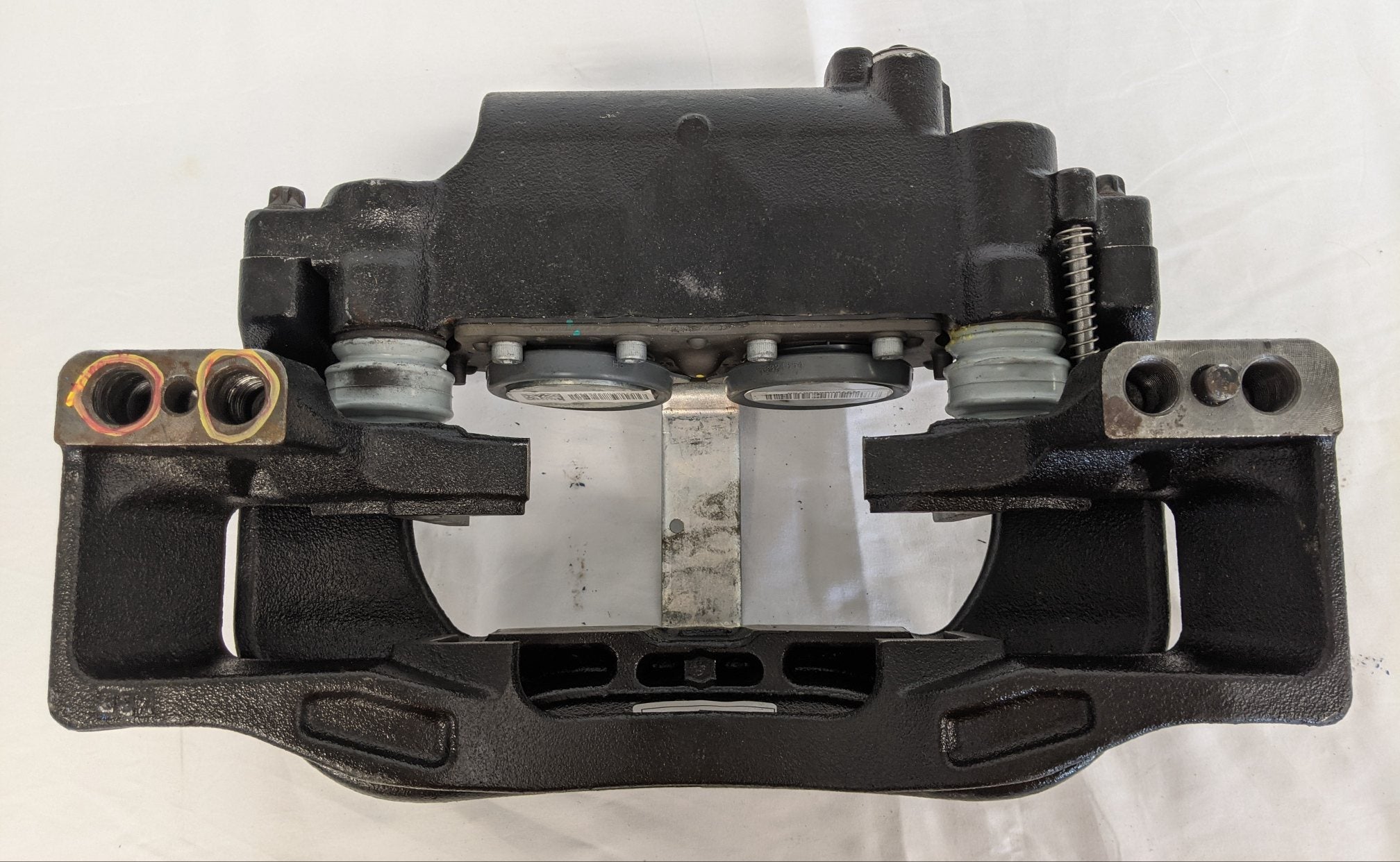 Damaged Meritor RH MA9300 1B10B Air Disc Brake Caliper - P/N TDA EX225L244CG00 (9499468235068)