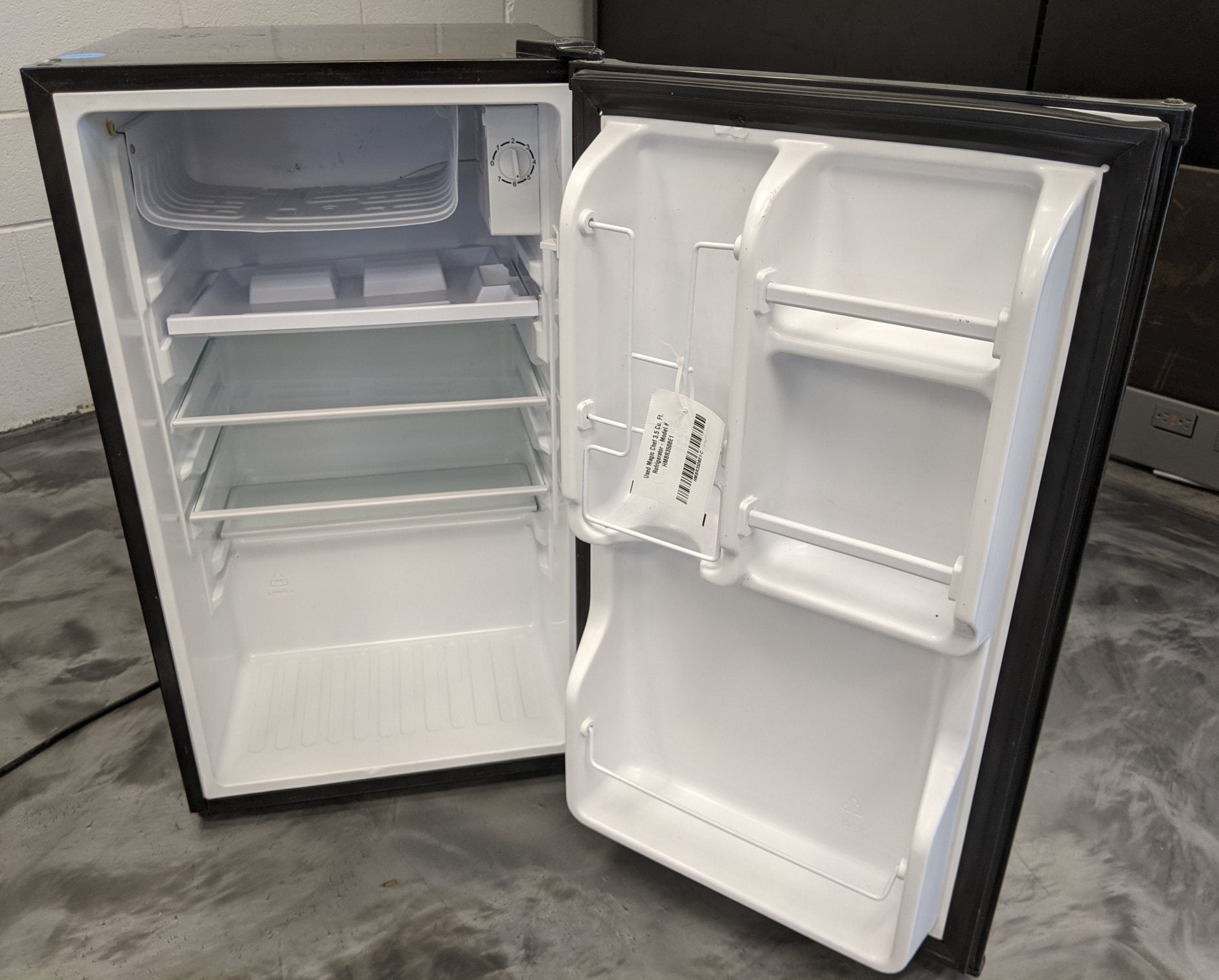 Used Magic Chef 3.5 Cu. Ft. Refrigerator - Model # HMBR350BE1 (9507207414076)