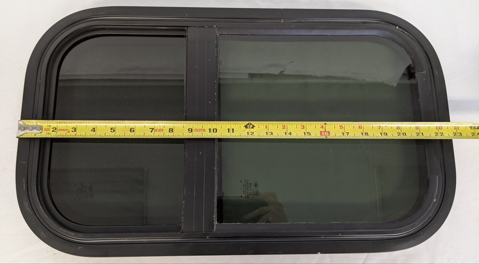 Freightliner Cascadia Side Sleeper Window w/ Retainer - P/N A18-63653-000 (3939768402006)