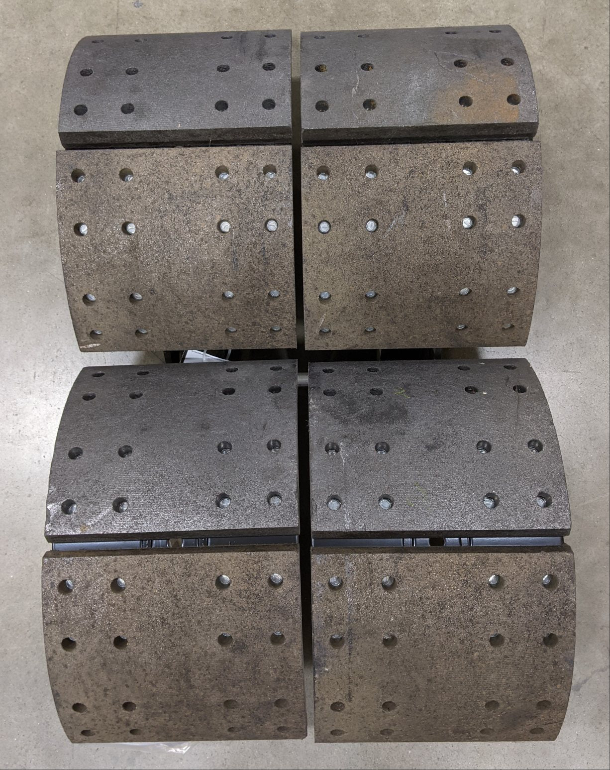 *New Take-Off *2 Sets* Bendix 16.5 4726D ES800 8 ⅝ Brake Shoe Kit - P/N K061952 (9536715063612)