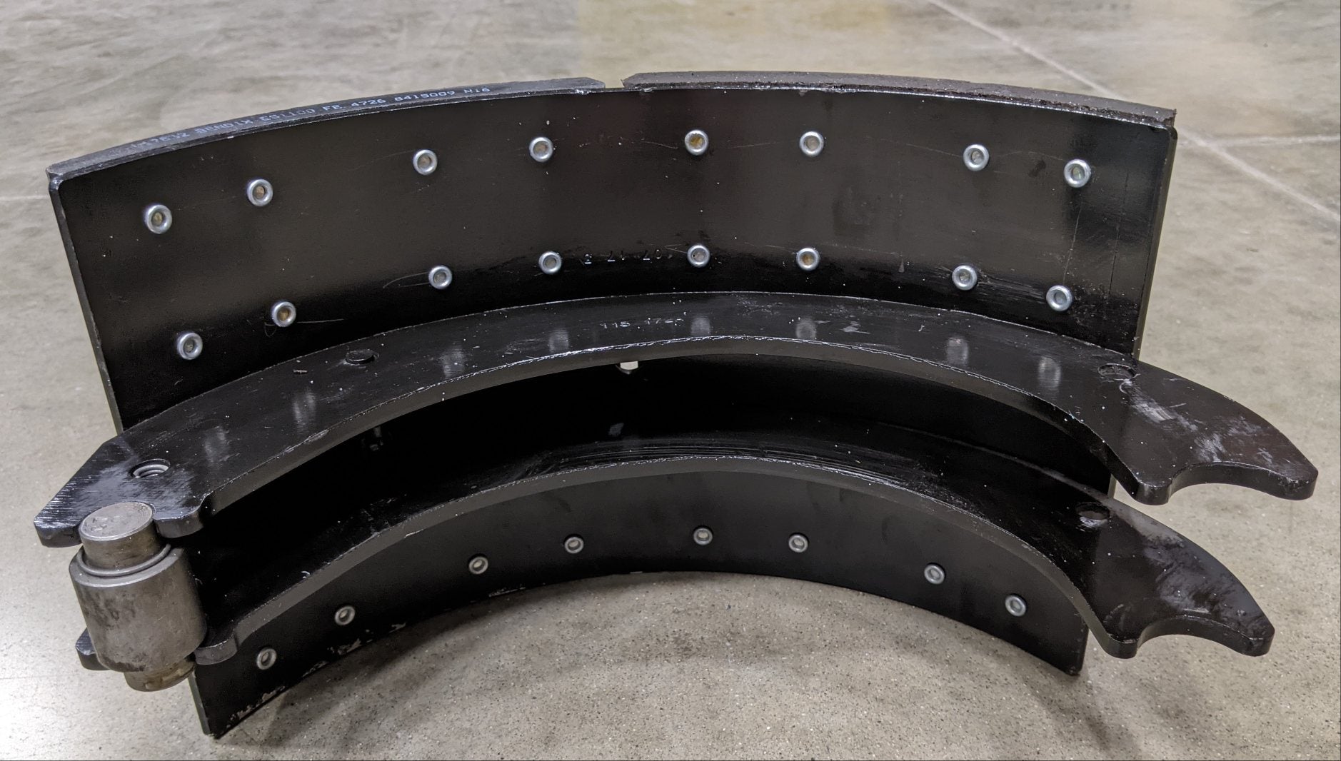 *New Take-Off *2 Sets* Bendix 16.5 4726D ES800 8 ⅝ Brake Shoe Kit - P/N K061952 (9536715063612)