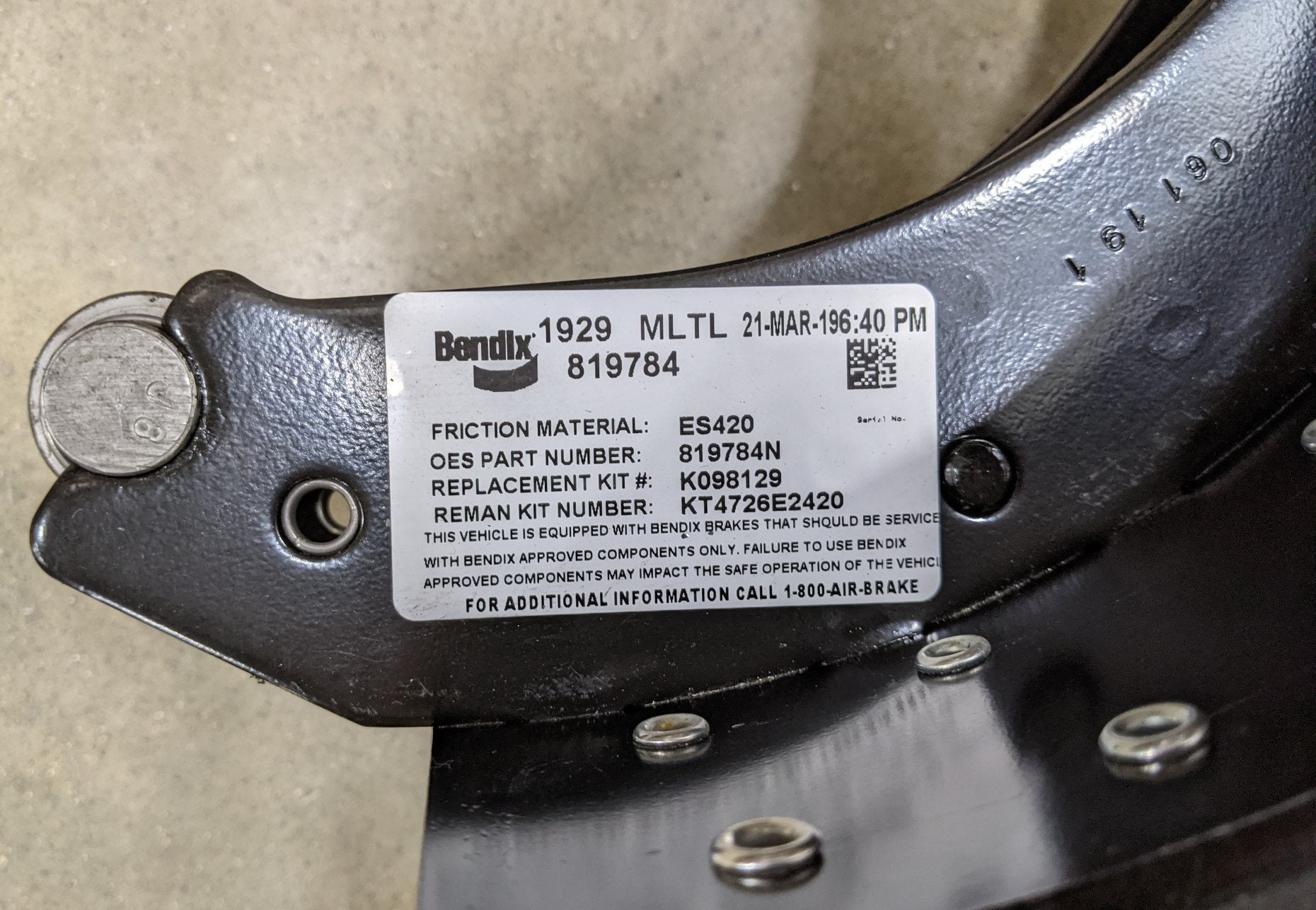 *New Take-Off *4 Sets* Bendix 16.5 4726 ES420 8 ⅝ Brake Shoe Kit - P/N BW 819784 (9537109688636)